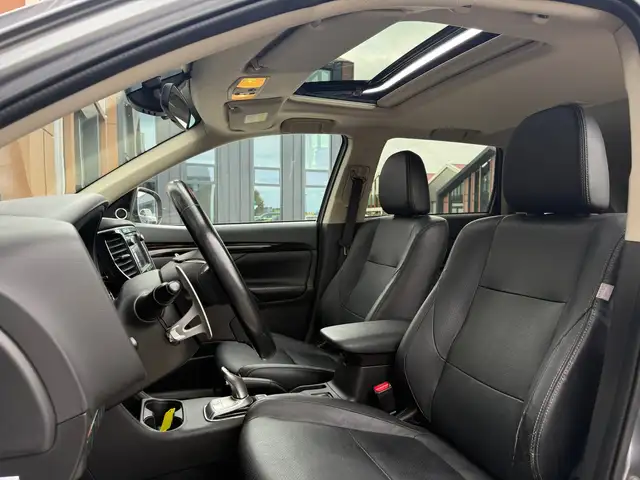 Mitsubishi Outlander view 13