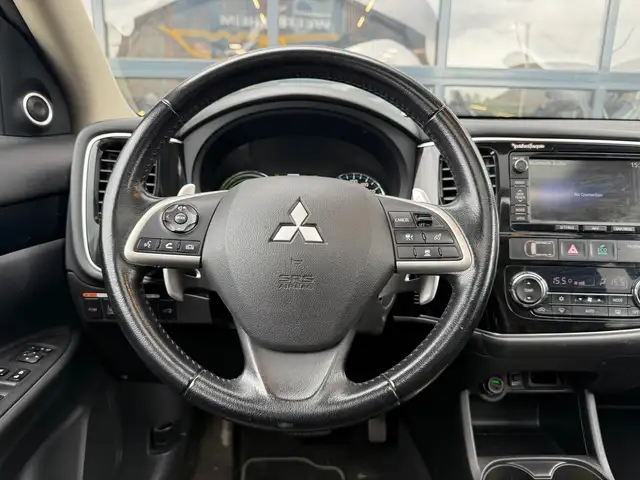Mitsubishi Outlander view 12