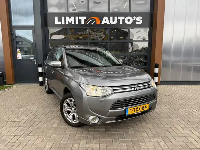 Mitsubishi Outlander view 4