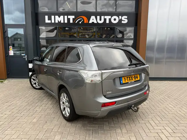 Mitsubishi Outlander view 5