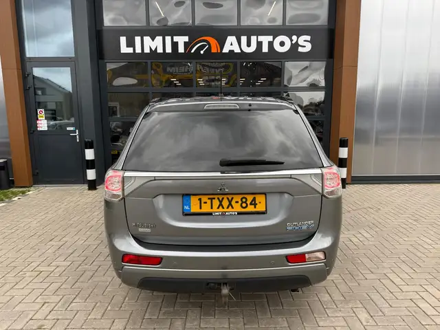 Mitsubishi Outlander view 9