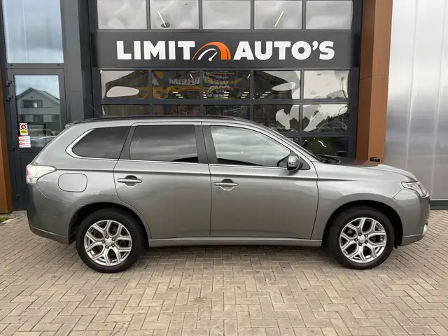 Mitsubishi Outlander view 8