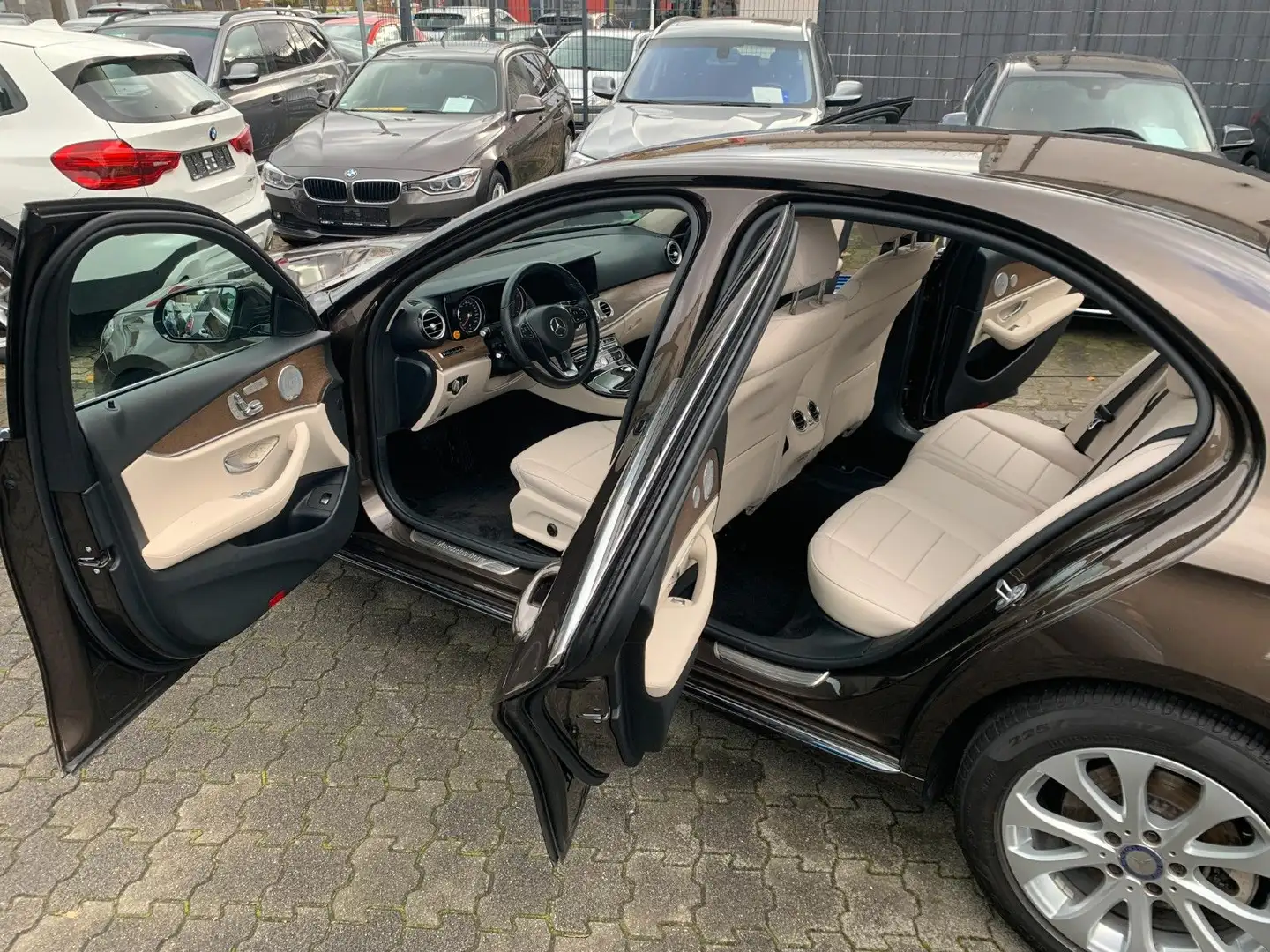 Mercedes-Benz E 250 Avantgarde Distronic Plus erst 32000 km Braun - 2