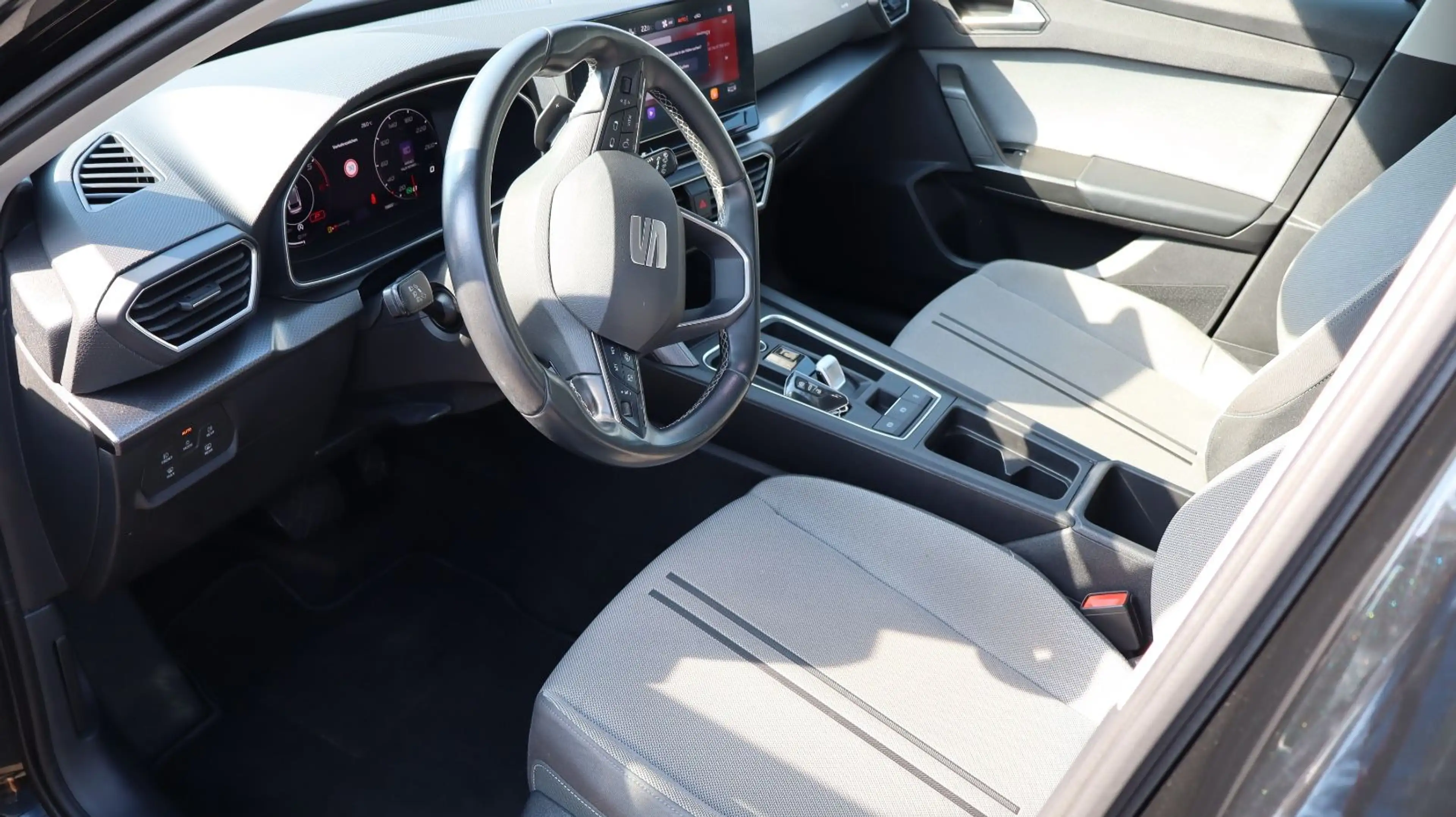 SEAT Leon Sportstourer Style — photo 11