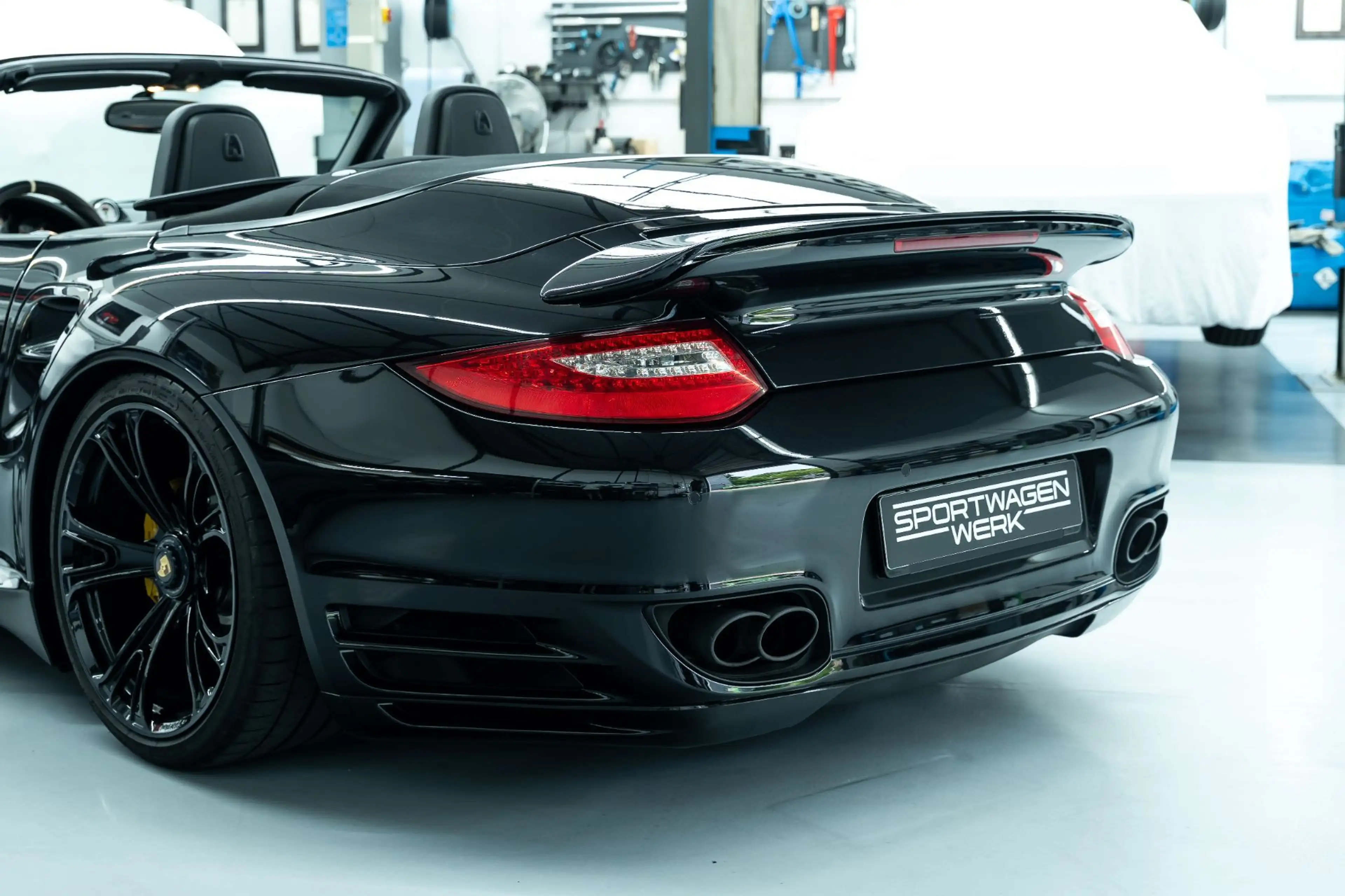 Porsche 911 Turbo S — photo 10