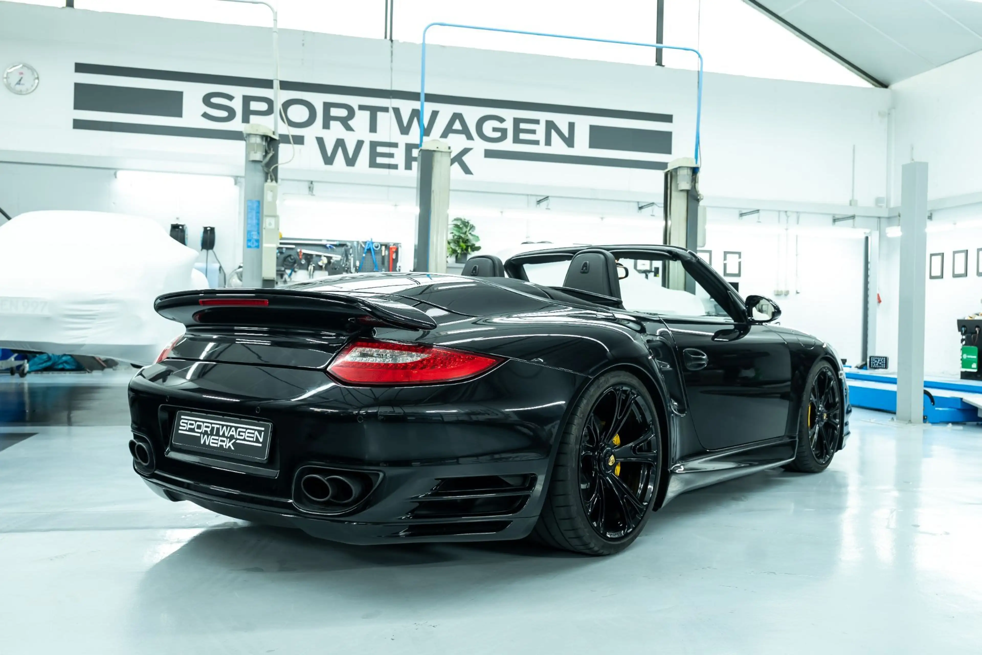 Porsche 911 Turbo S — photo 11