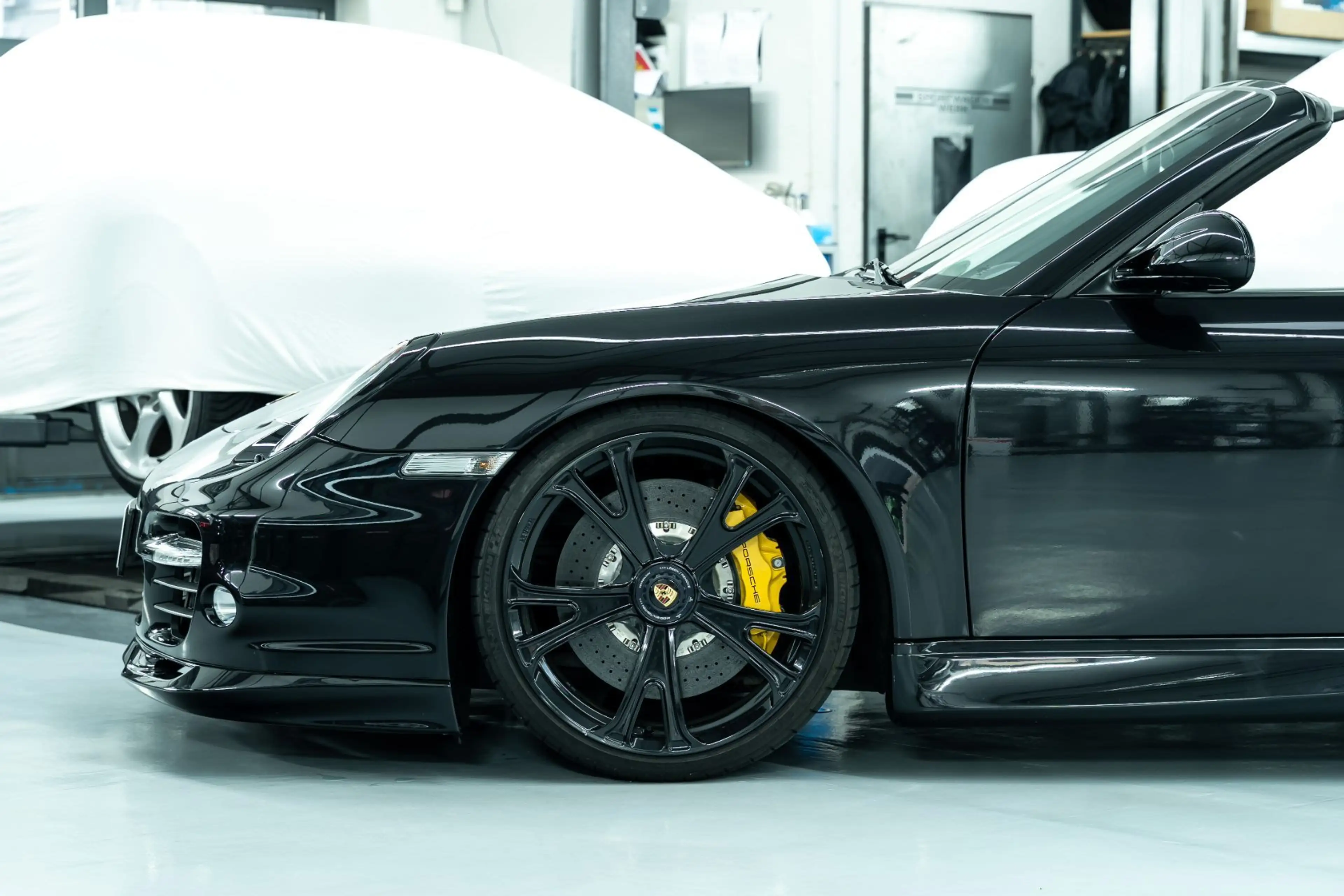 Porsche 911 Turbo S — photo 14