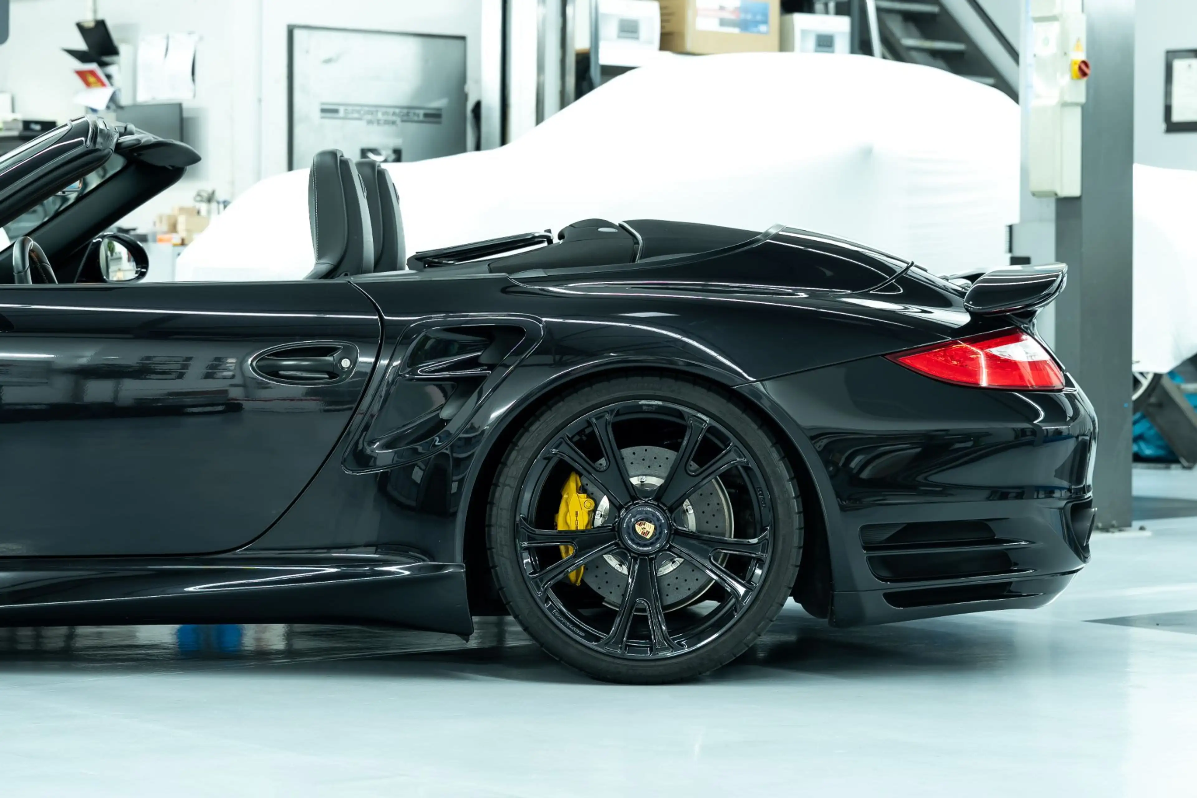 Porsche 911 Turbo S — photo 15
