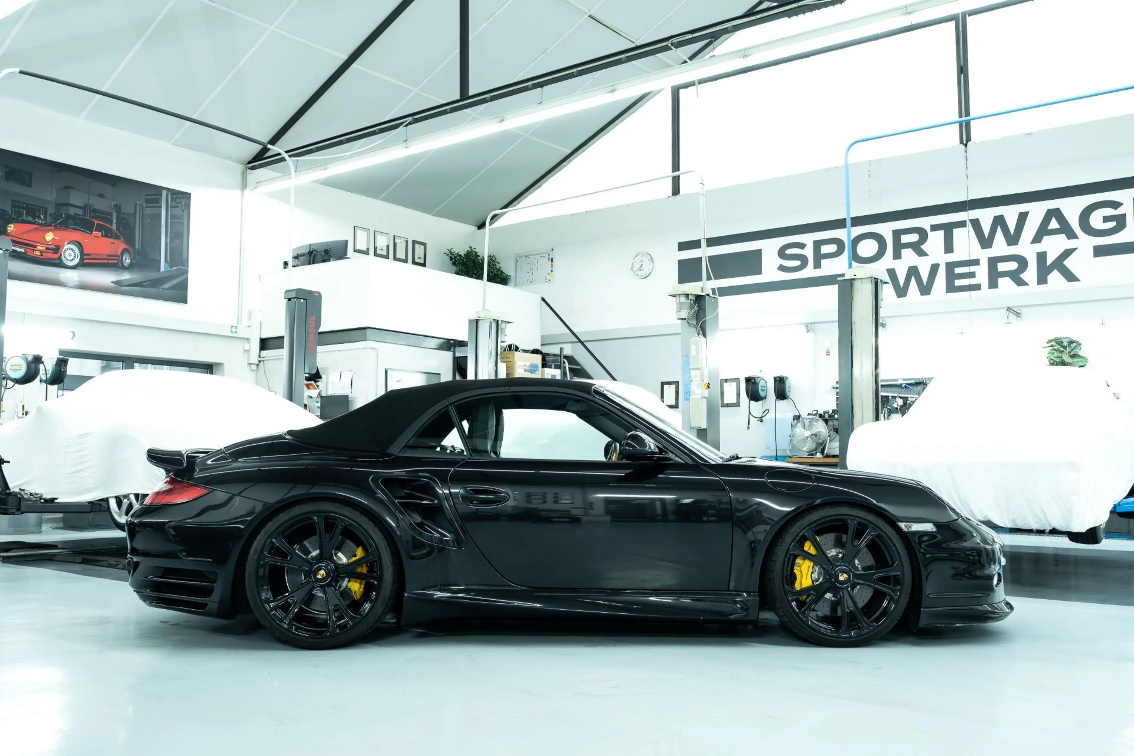 Porsche 911 Turbo S — photo 9