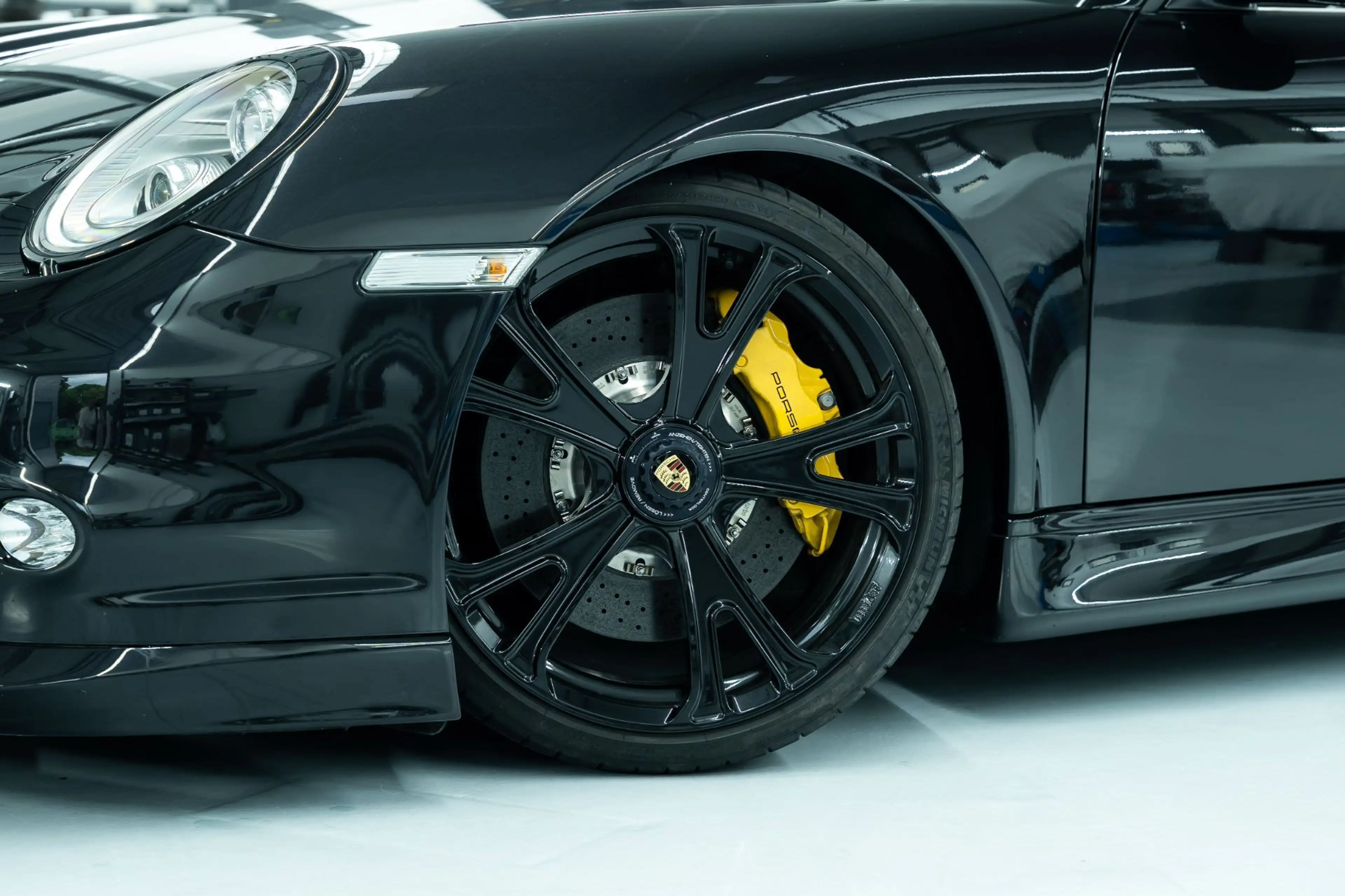 Porsche 911 Turbo S — photo 13
