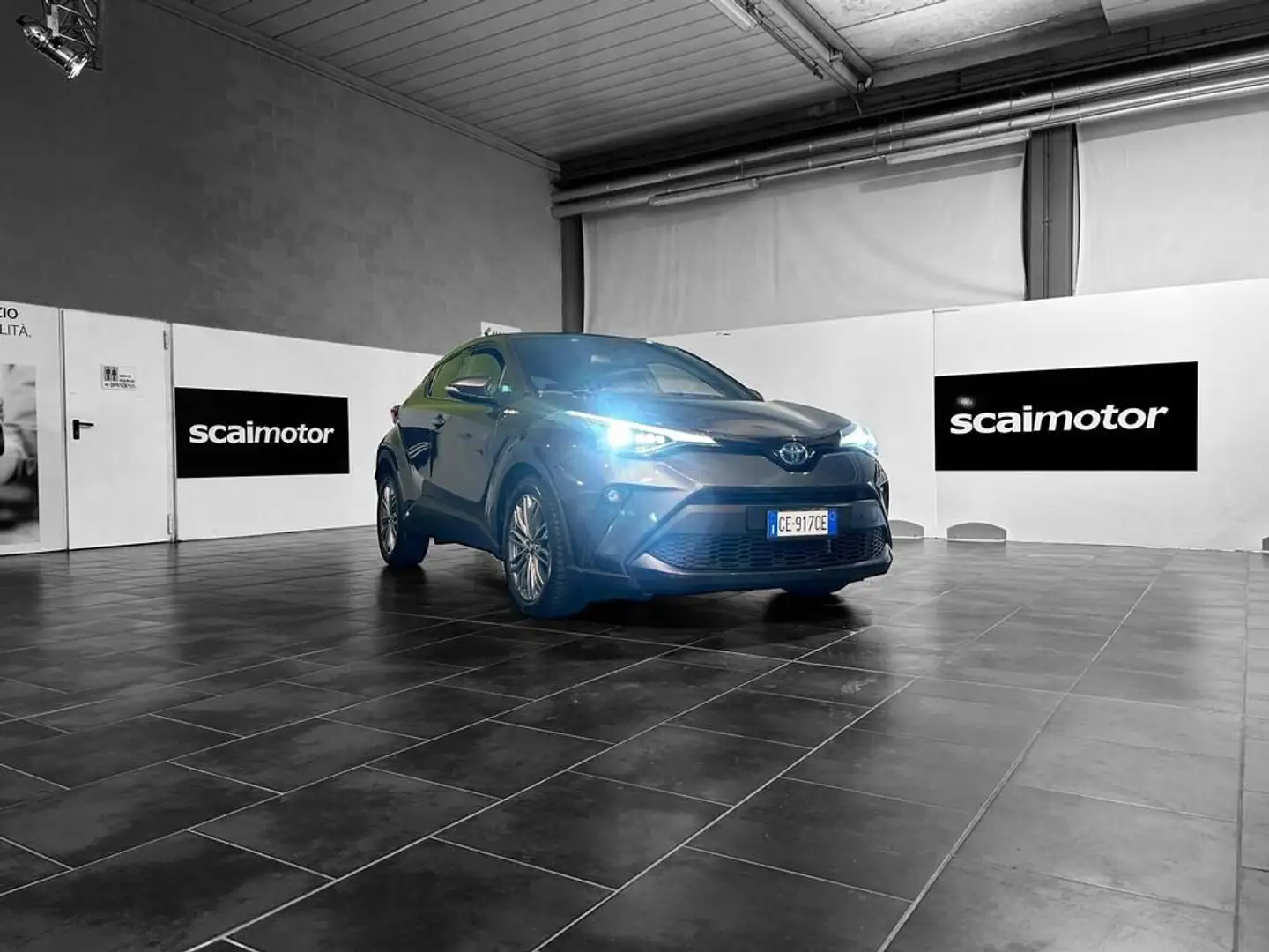 Toyota C-HR 1.8h Lounge e-cvt Gris - 1