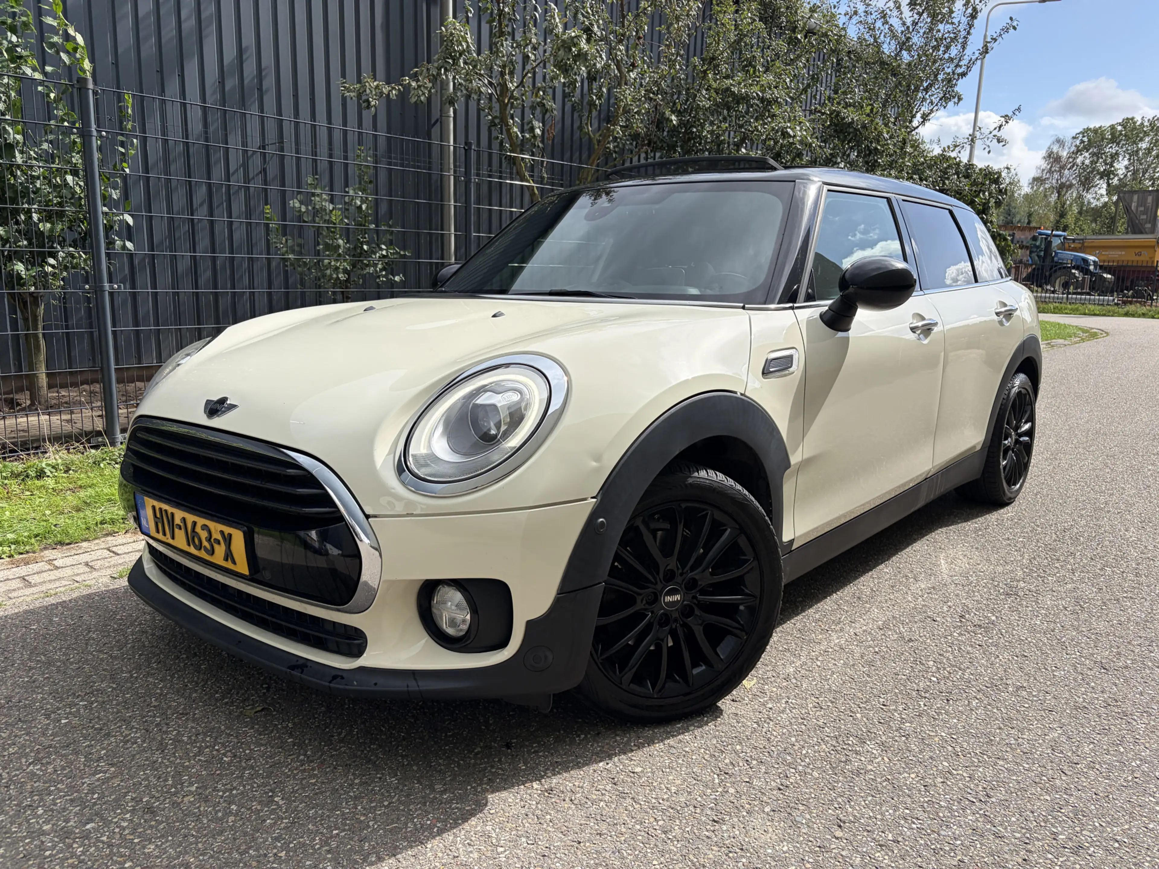MINI Cooper Clubman 1.5 Salt Business / PANORAMADAK / NAVI / CRUISE /