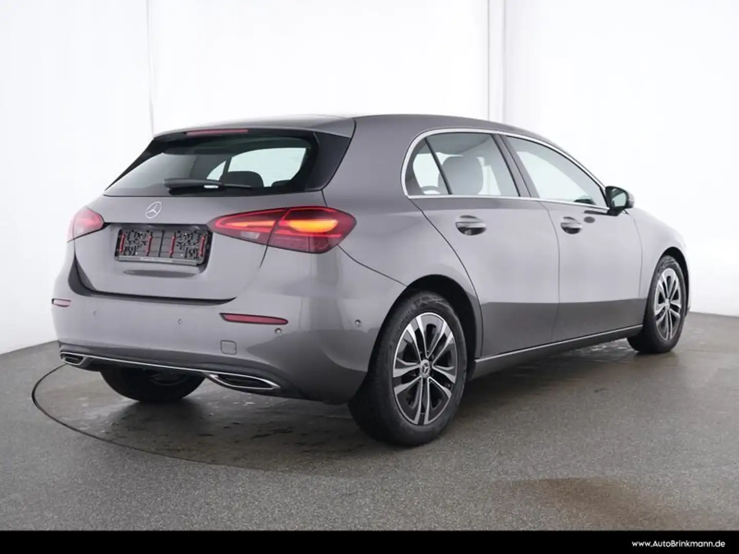 Mercedes-Benz A 180 A180 ADVANCED/LED/KAMERA/LENKRADHZG/MBUX-PREMIUM Grau - 2