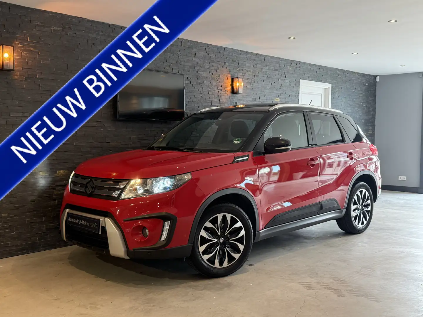 Suzuki Vitara 1.6 High Executive Bj: 2016 / Automaat / Panoramad Rood - 1