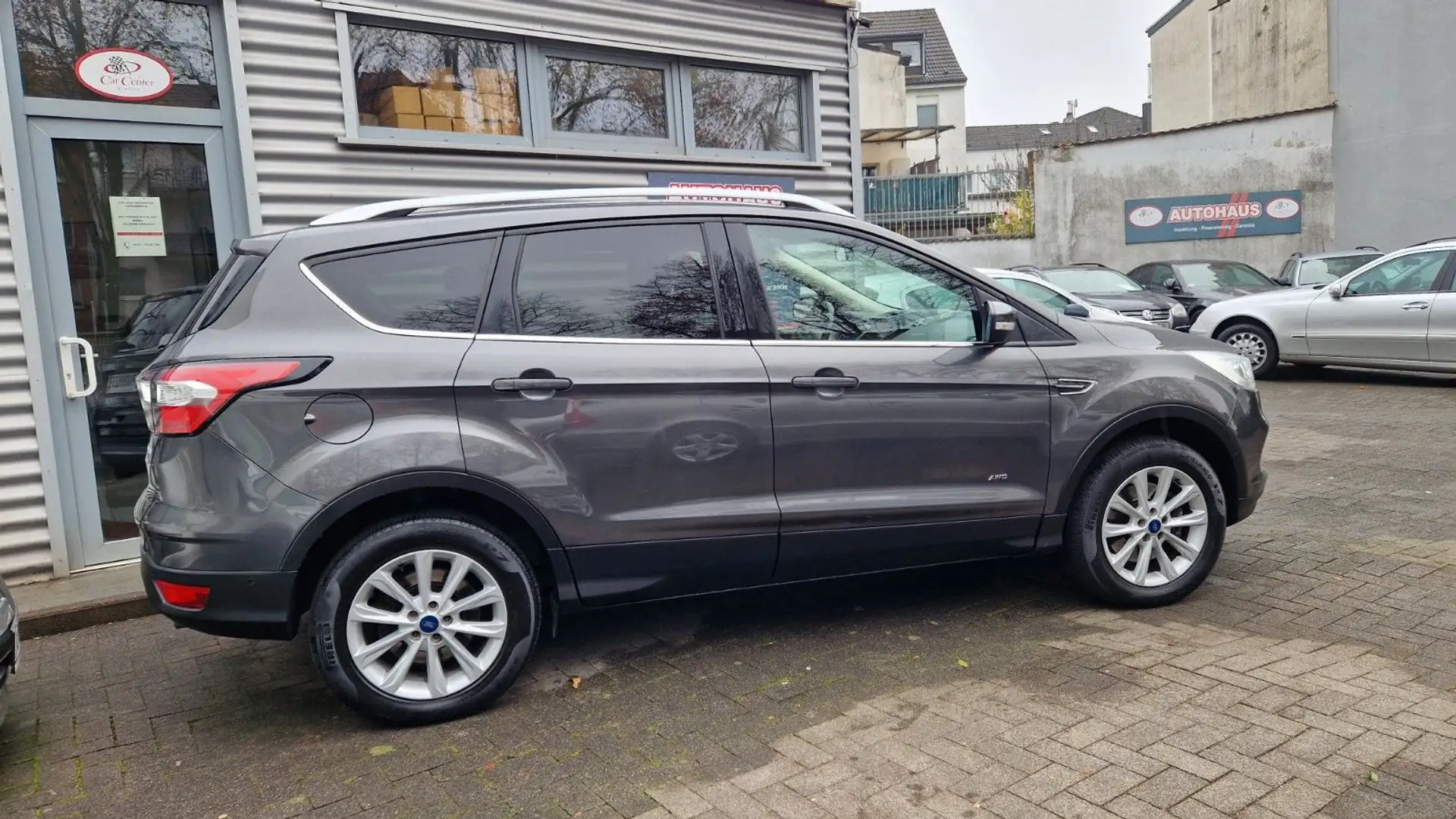 Ford Kuga 2.0 TDCI AWD Cool & Connect Grau - 2