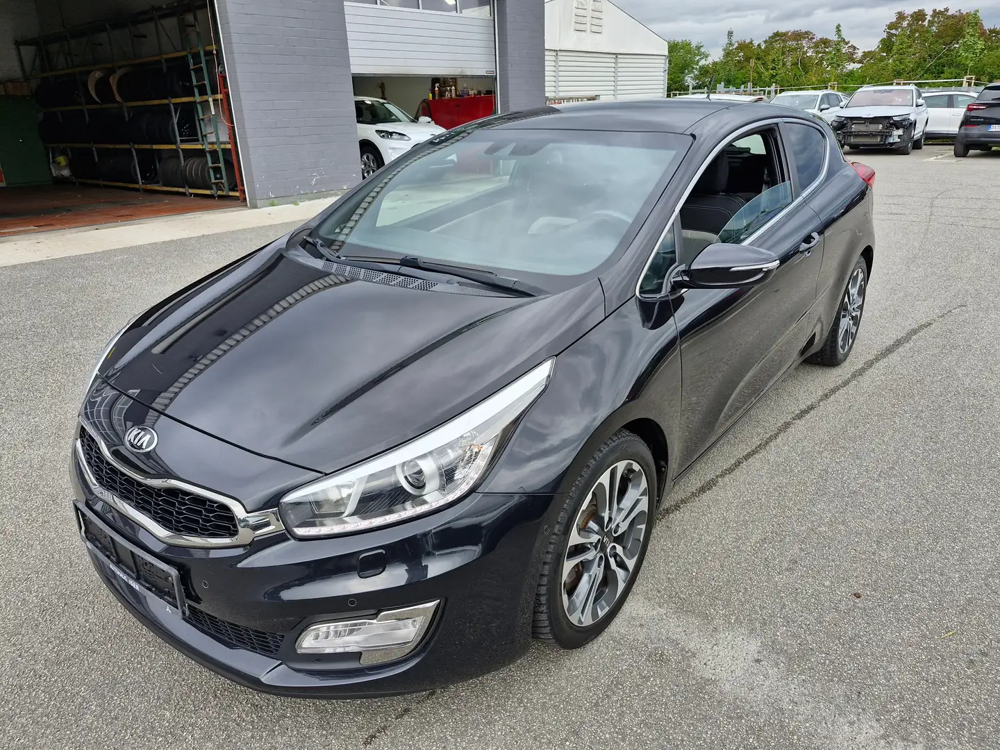Kia Ceed / cee'd Ceed Diesel 1.6 CRDi 128 Vision Schwarz - 2