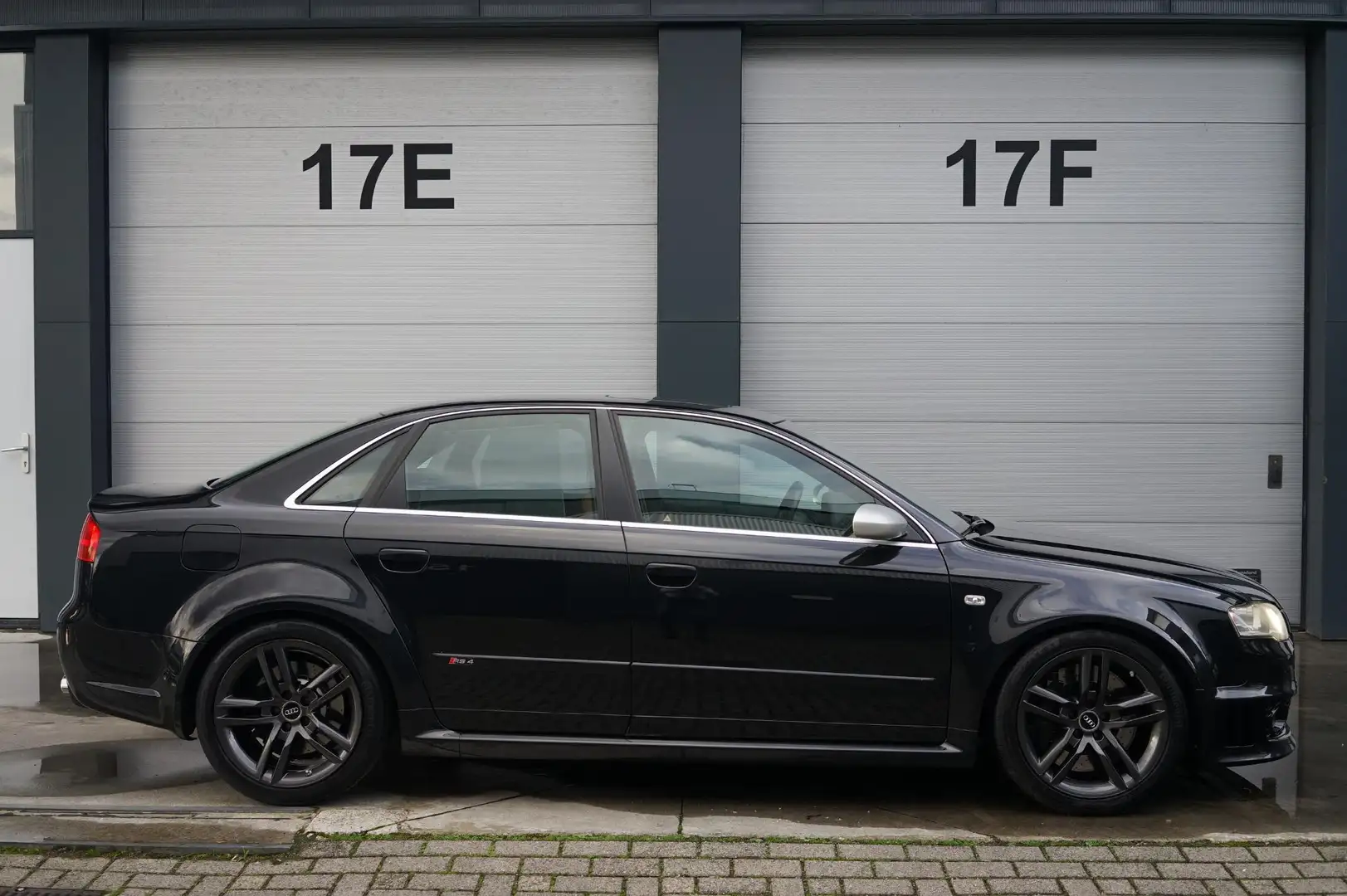 Audi RS4 A4 Limousine 4.2 V8 quattro Zwart - 2