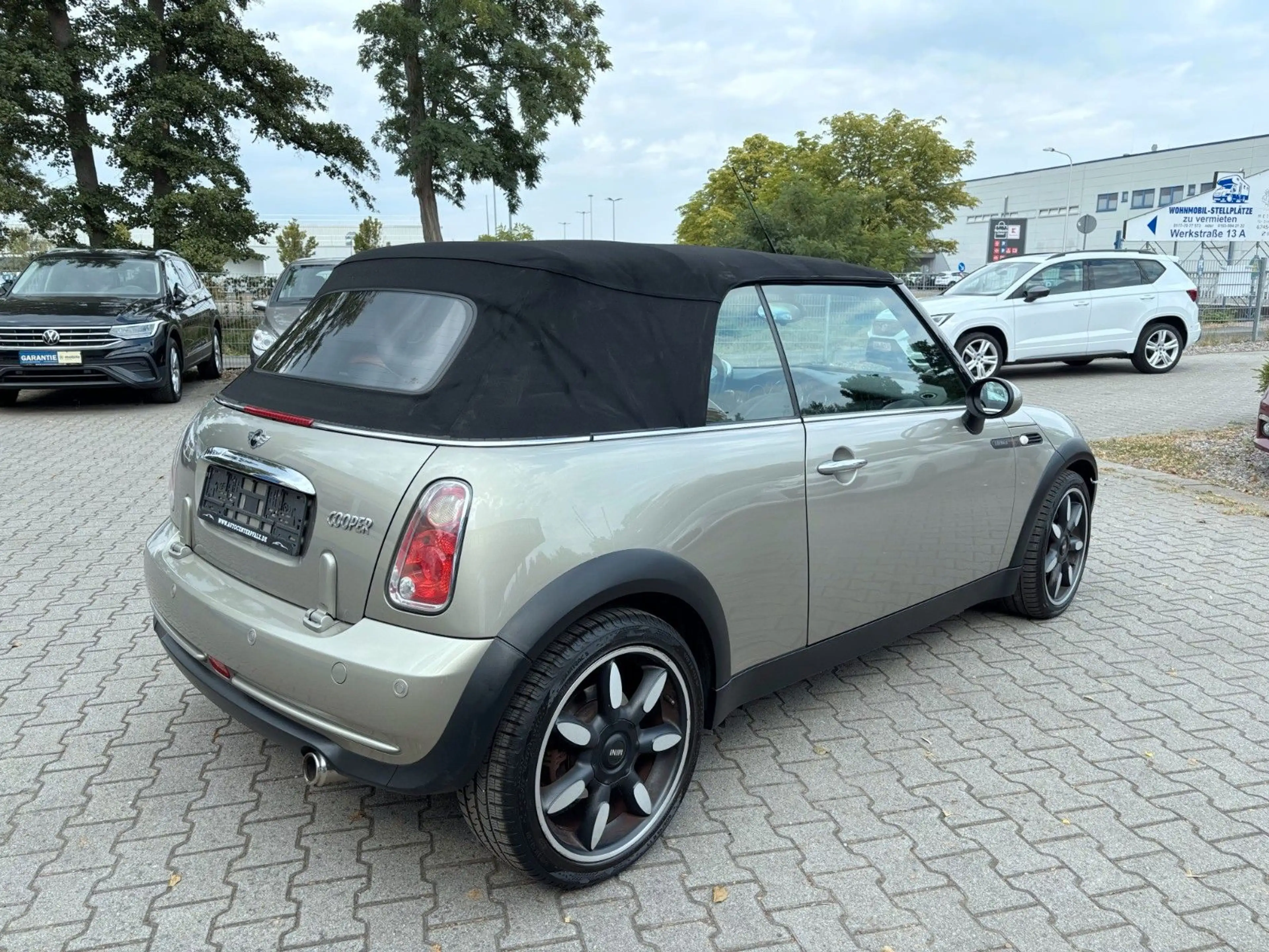 MINI Cooper Cabrio Sidewalk*LEDER*TEMP.*H&K*PDC*17" — photo 14