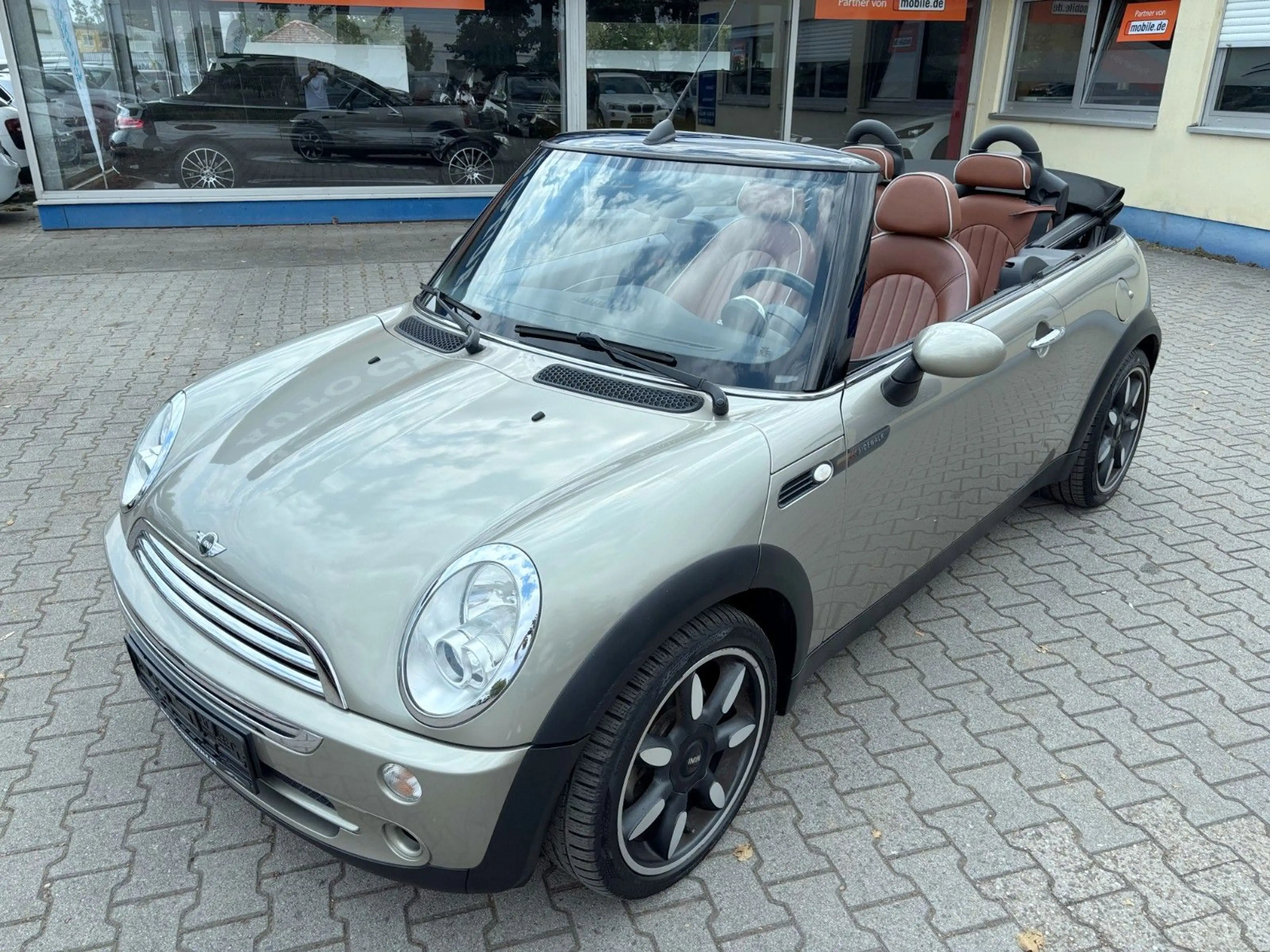 MINI Cooper Cabrio Sidewalk*LEDER*TEMP.*H&K*PDC*17" — photo 5