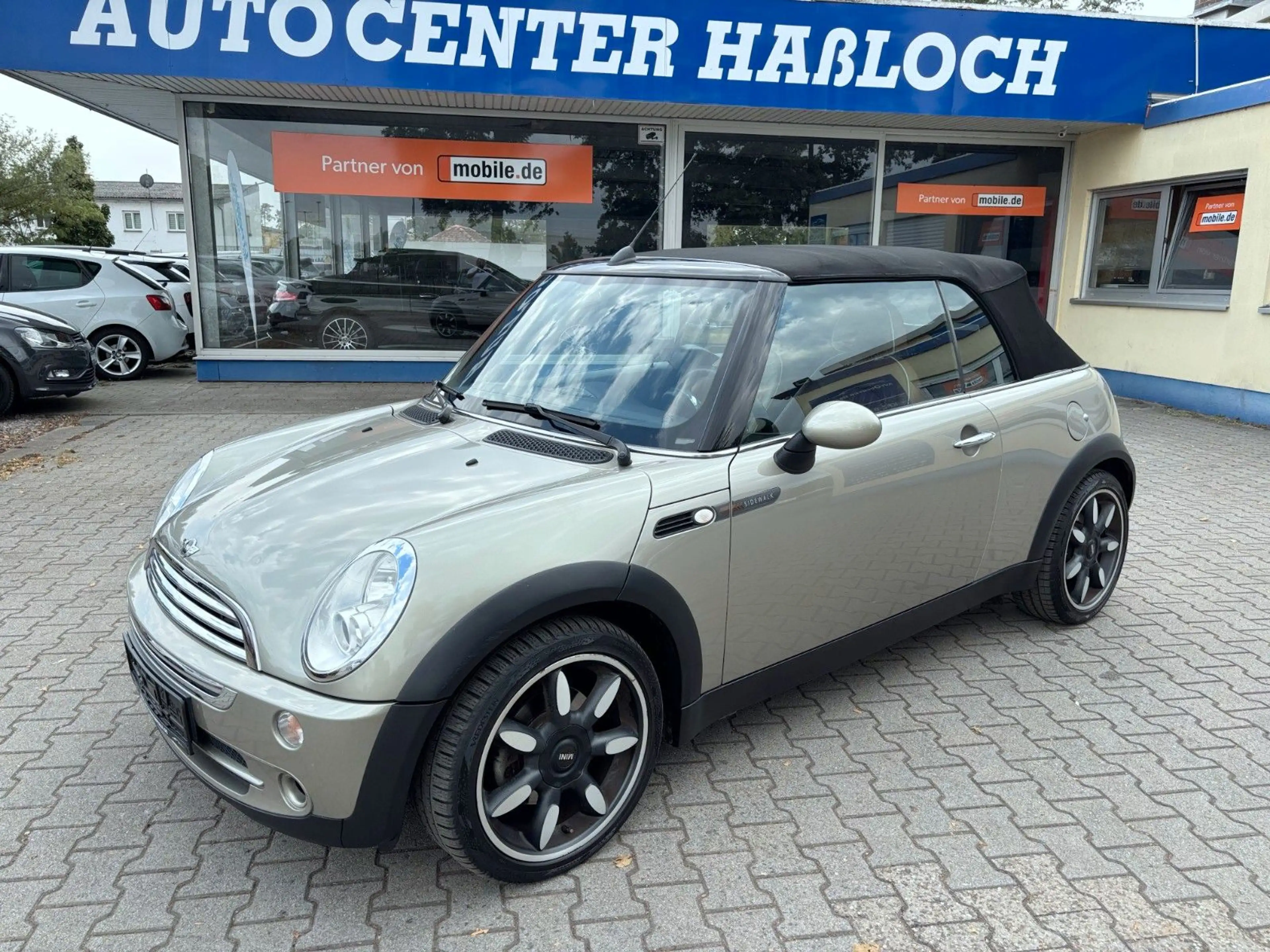 MINI Cooper Cabrio Sidewalk*LEDER*TEMP.*H&K*PDC*17" — photo 2