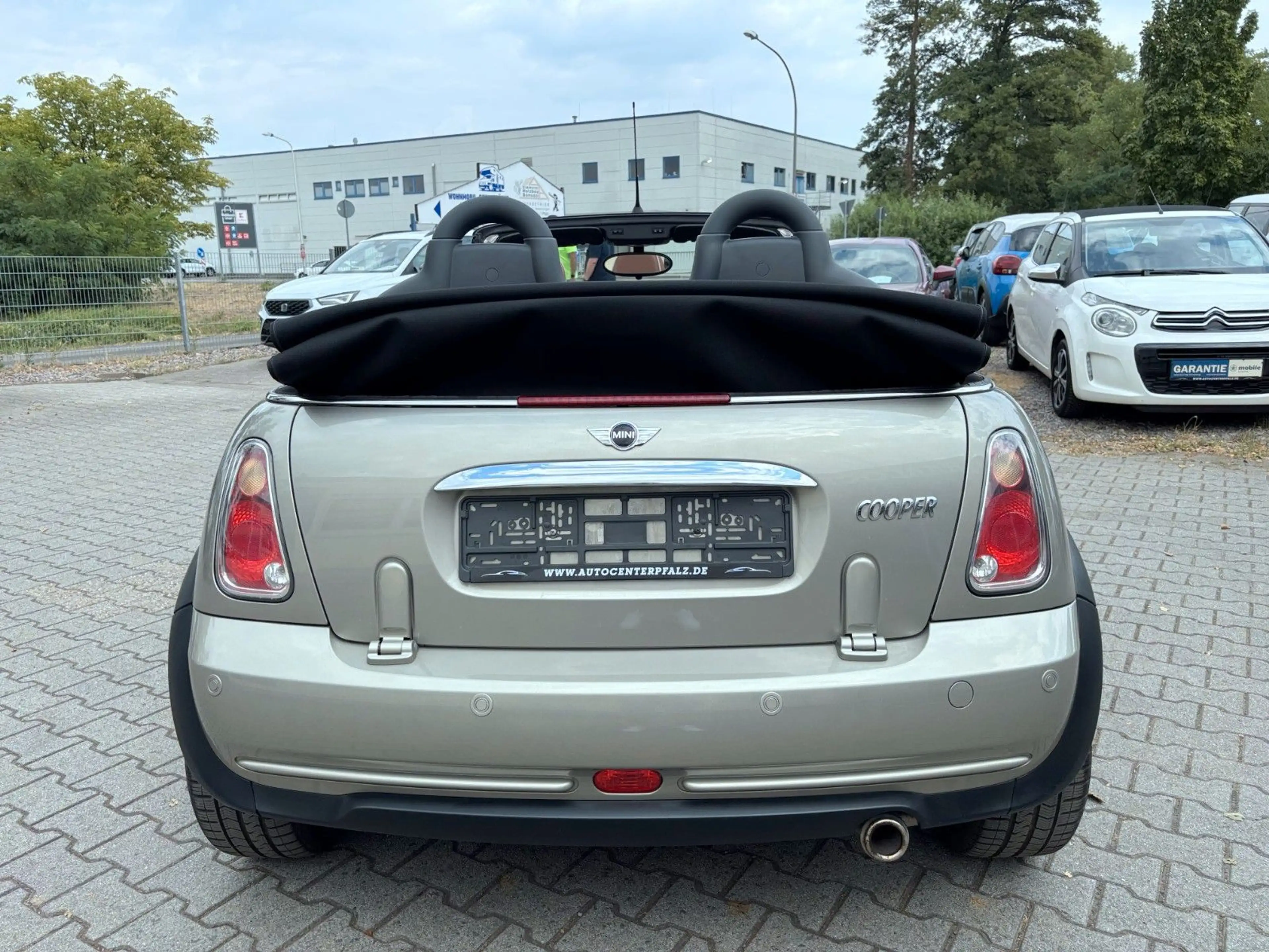 MINI Cooper Cabrio Sidewalk*LEDER*TEMP.*H&K*PDC*17" — photo 15