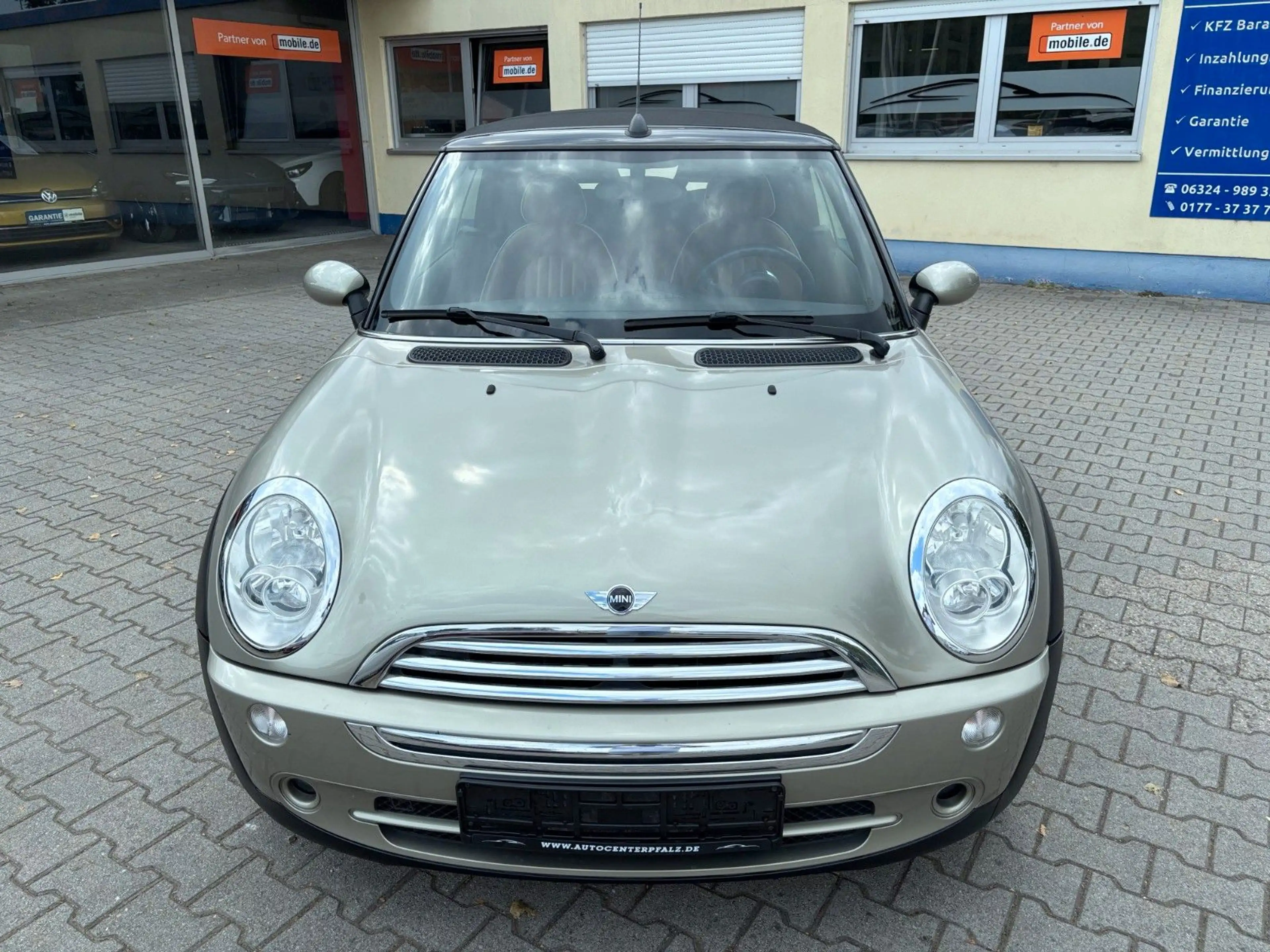 MINI Cooper Cabrio Sidewalk*LEDER*TEMP.*H&K*PDC*17" — photo 7