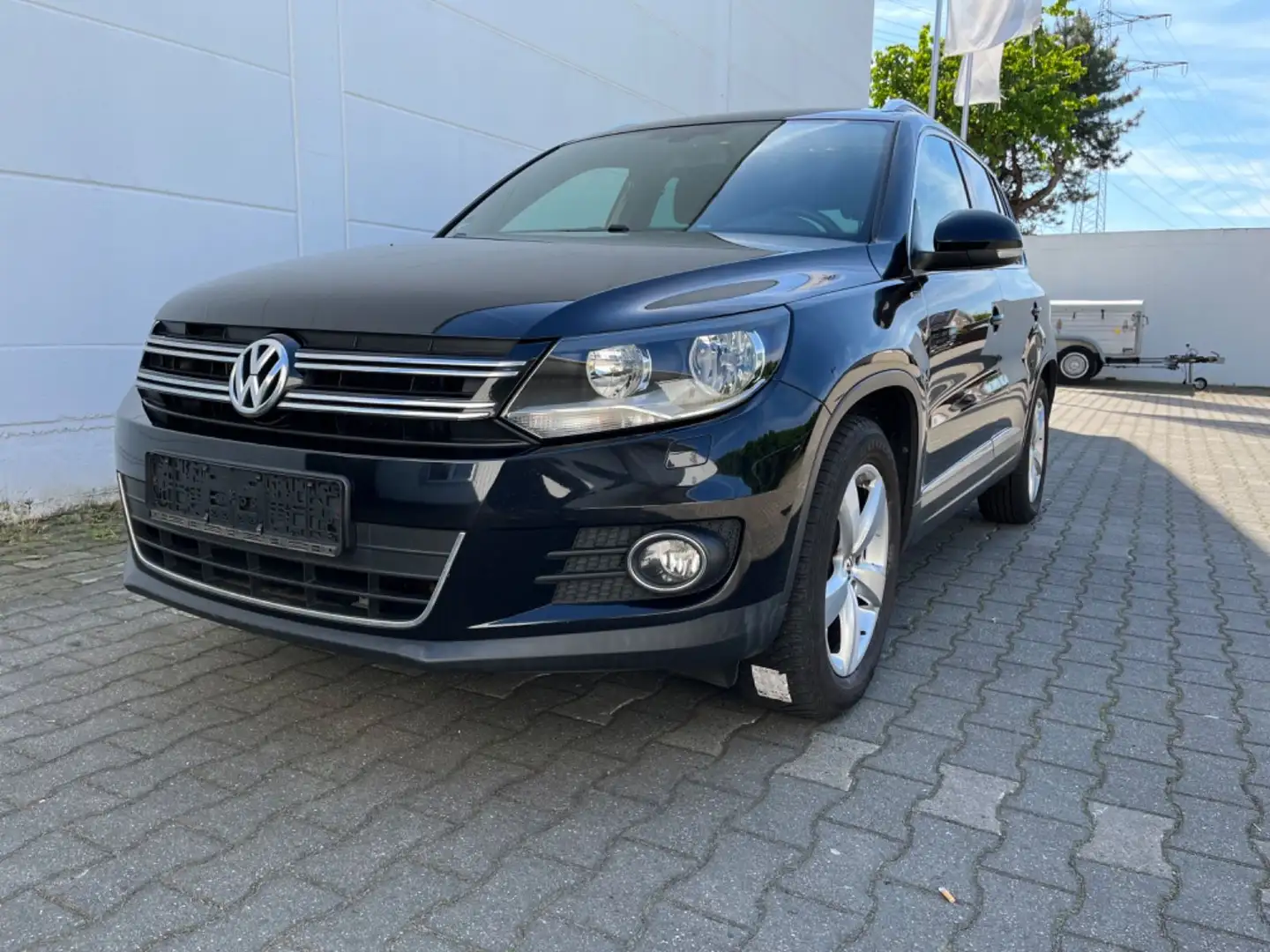 Volkswagen Tiguan Lounge Sport & Style BMT/AHK/PDC/ 1 Hand Zwart - 1
