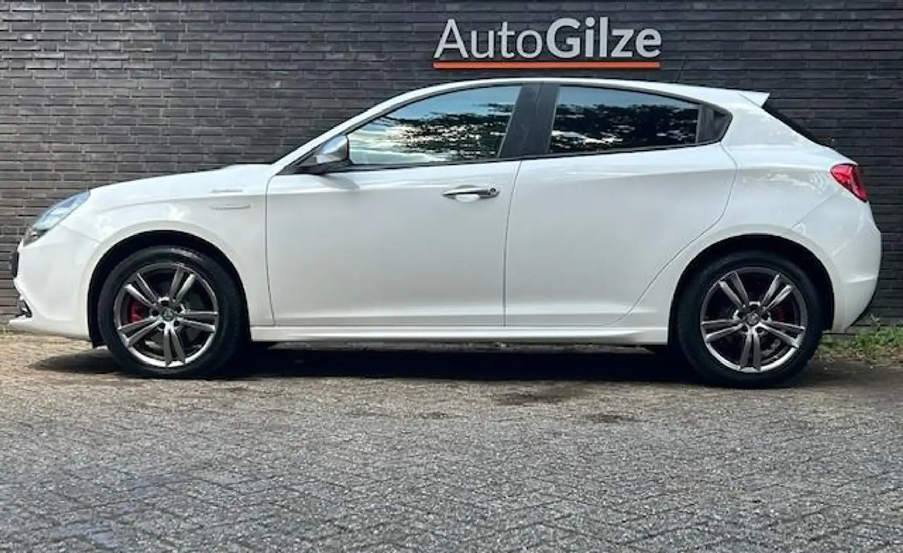 Alfa Romeo Giulietta 1.4 Turbo MultiAir Super 150PK l Navigatie l Wit - 2