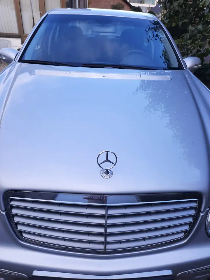 Mercedes-Benz E 200