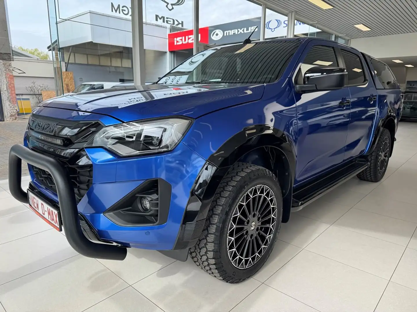Isuzu D-Max DC Style pack Black 4WD AUT Niebieski - 1