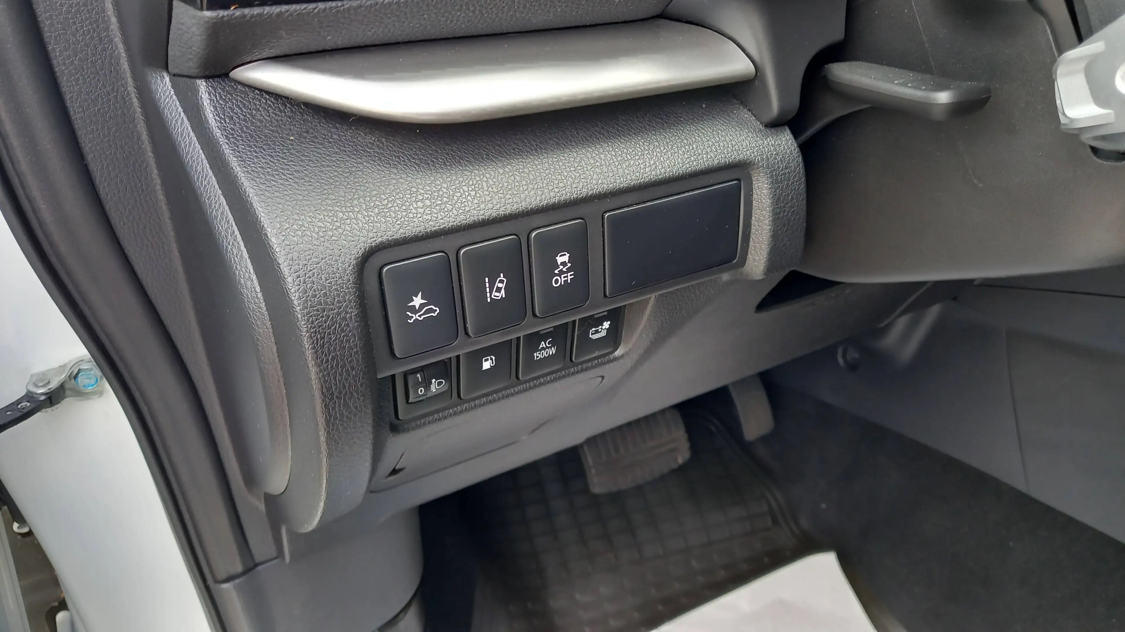 Mitsubishi Eclipse Cross Plus Select 4WD — photo 10