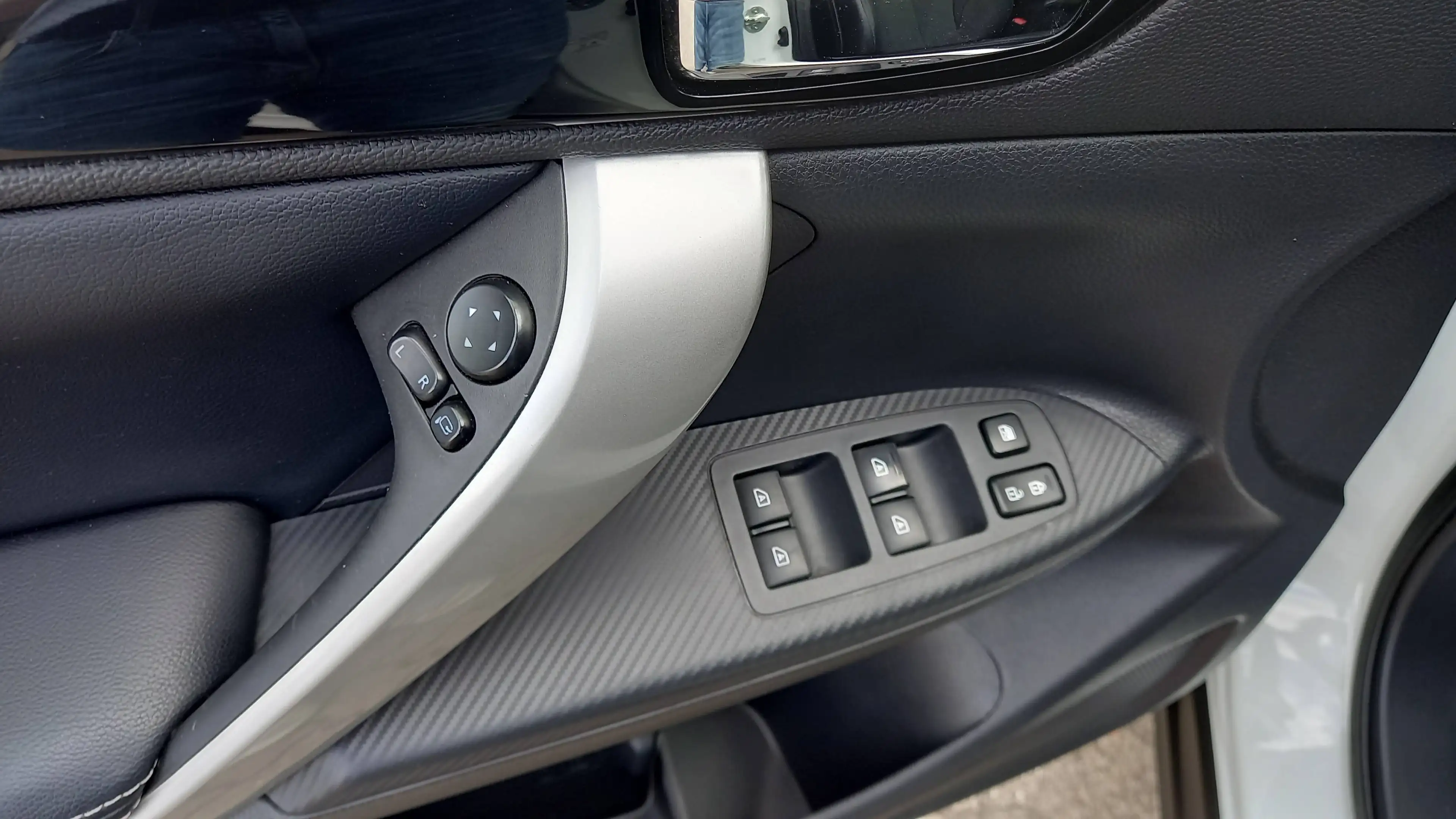 Mitsubishi Eclipse Cross Plus Select 4WD — photo 9