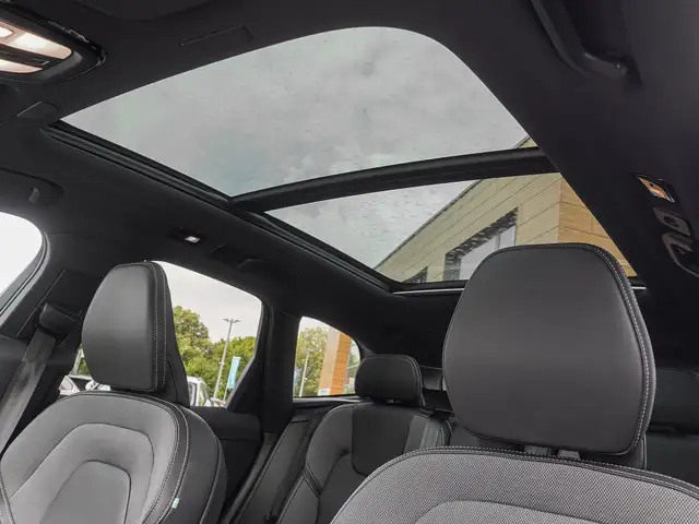 Volvo XC60 view 8
