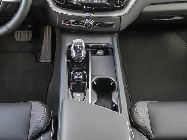 Volvo XC60 view 15