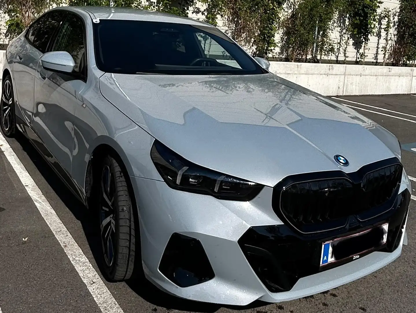 BMW 550 550 e xDrive M Sport Garantie 5J/200.000km + Servi Grau - 1