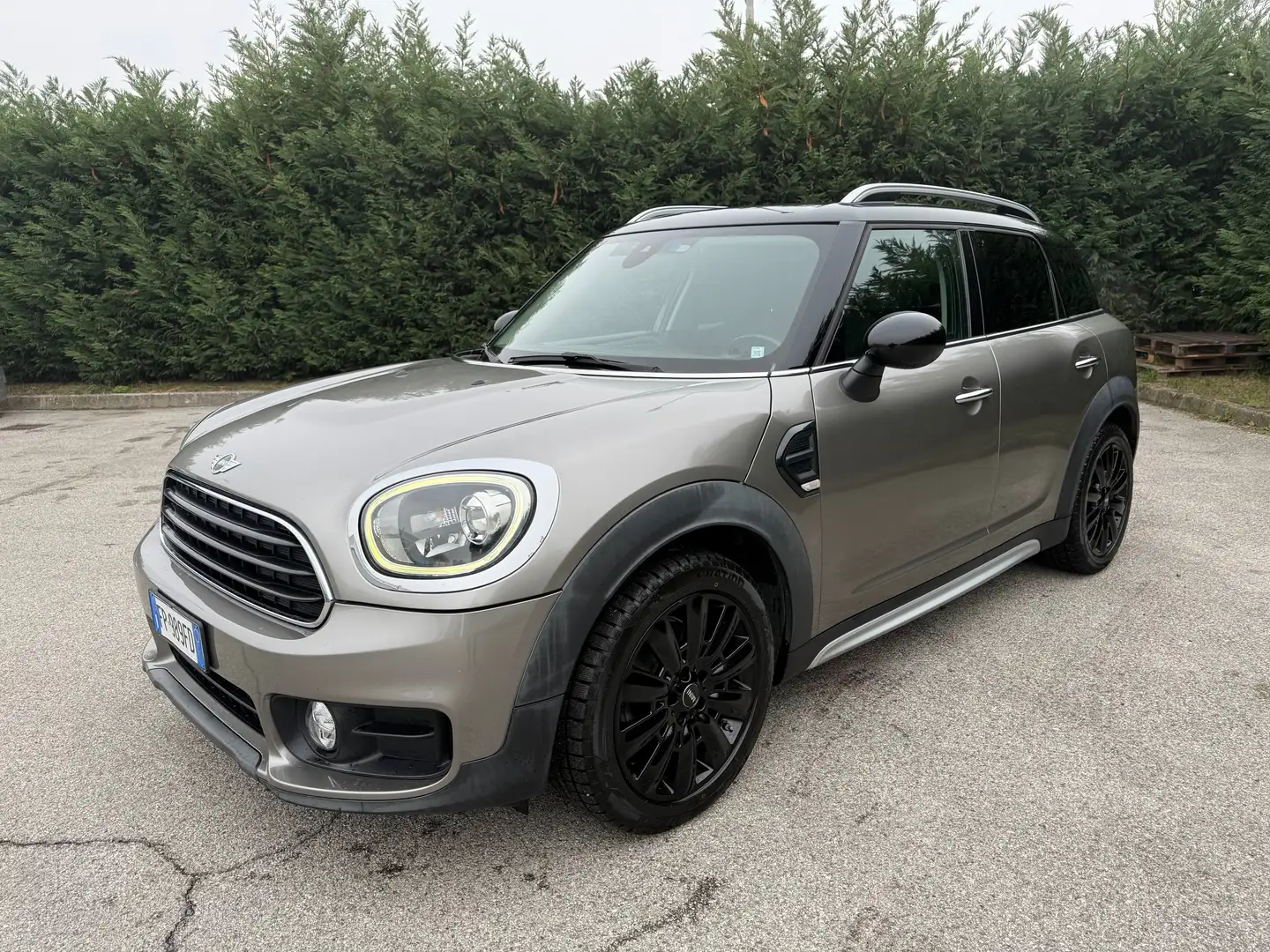 MINI Cooper D Countryman Mini Countryman F60 2017 2.0 Hype auto Grigio - 2