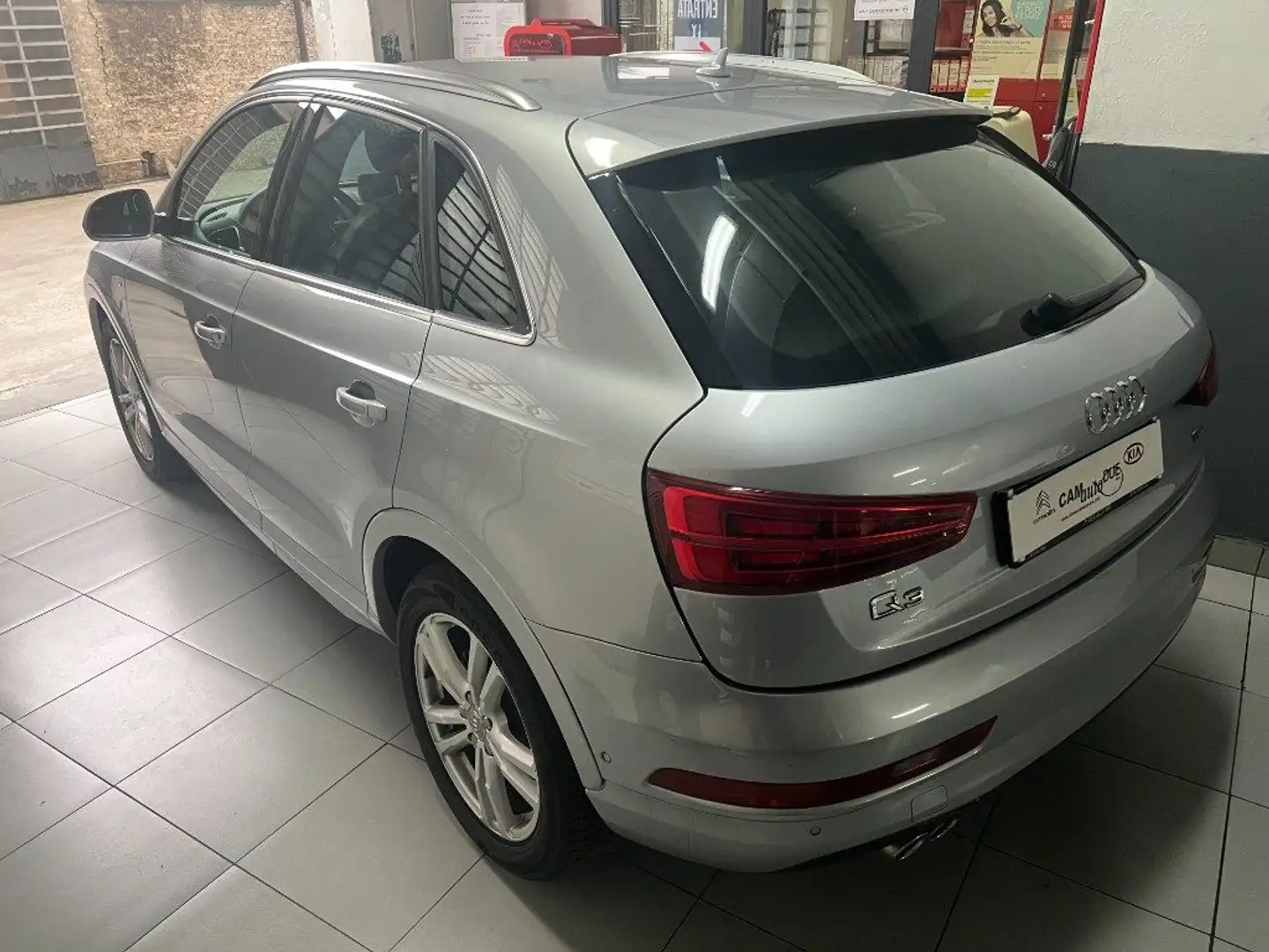 Audi Q3 2.0 TDI120CV Stronic Business S-LINE GAR.24M Zilver - 2