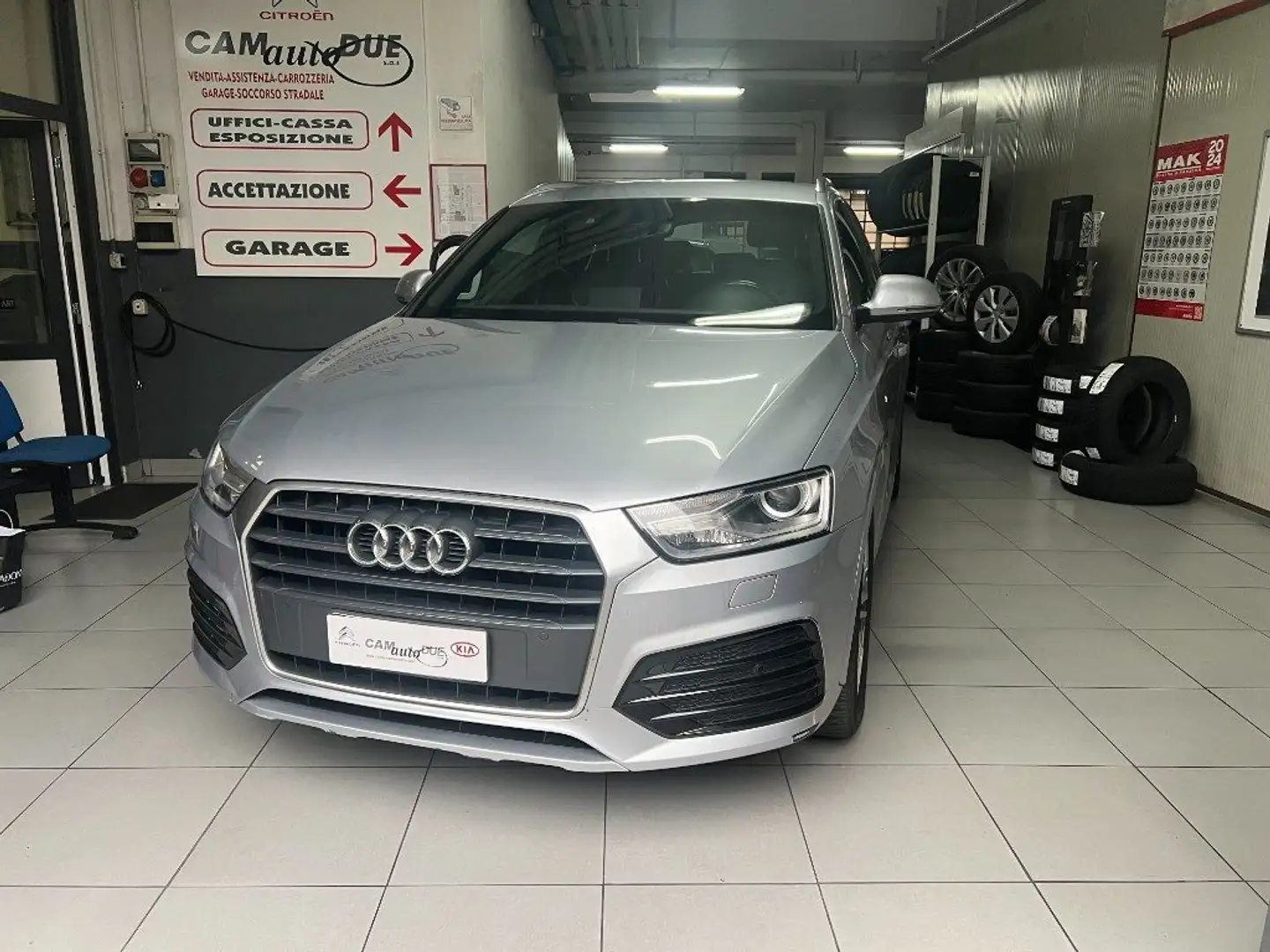 Audi Q3 2.0 TDI120CV Stronic Business S-LINE GAR.24M Zilver - 1