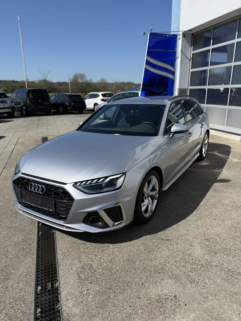 Audi A4 35 TDI S line Silber - 1