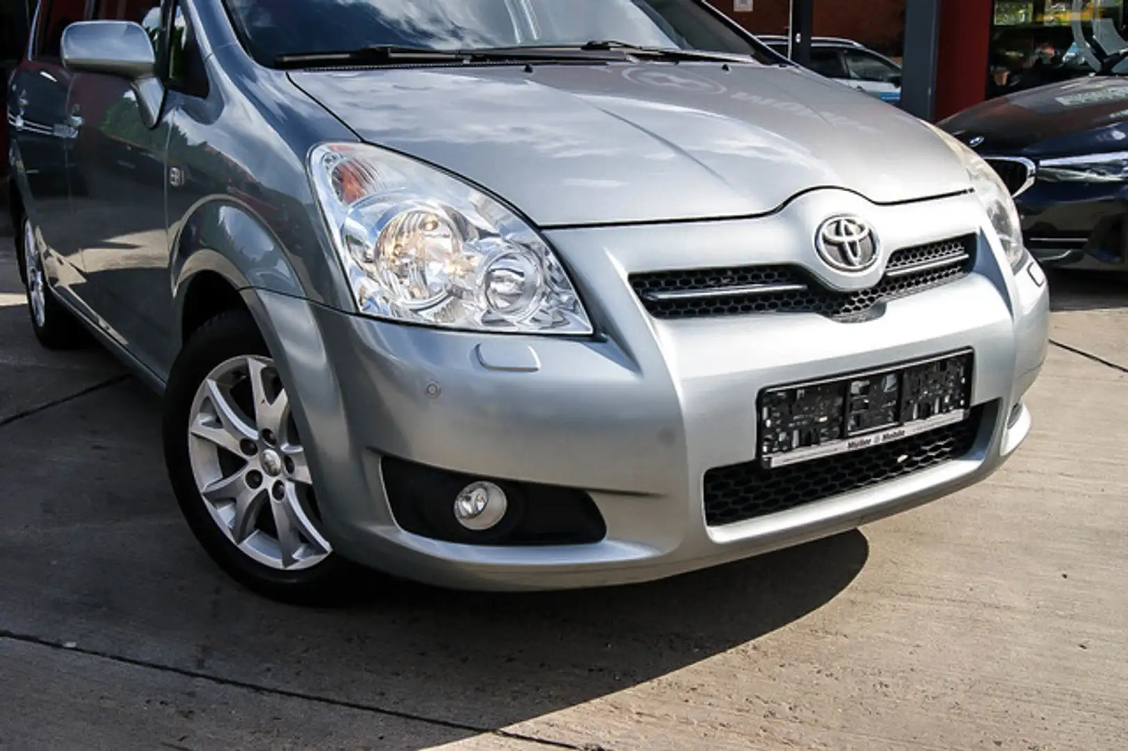 Toyota Corolla Verso 1.8 Team 7-SITZER FAMILIENBESITZ Grau - 2