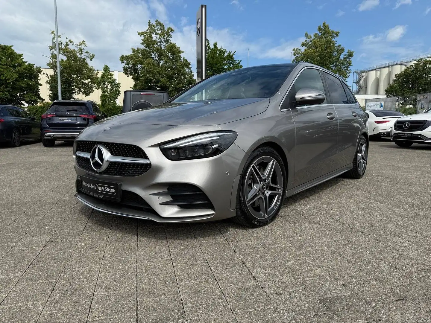 Mercedes-Benz B 250 AMG Line*Pano*MBeam*AHK*Spur*Sitzklima* Silver - 2