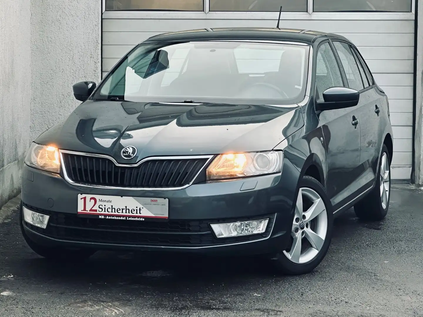 Skoda Rapid/Spaceback 1.4 TSI Autom.*XENON*TEMPO*SHZ*PDC*TÜV NEU Grau - 1