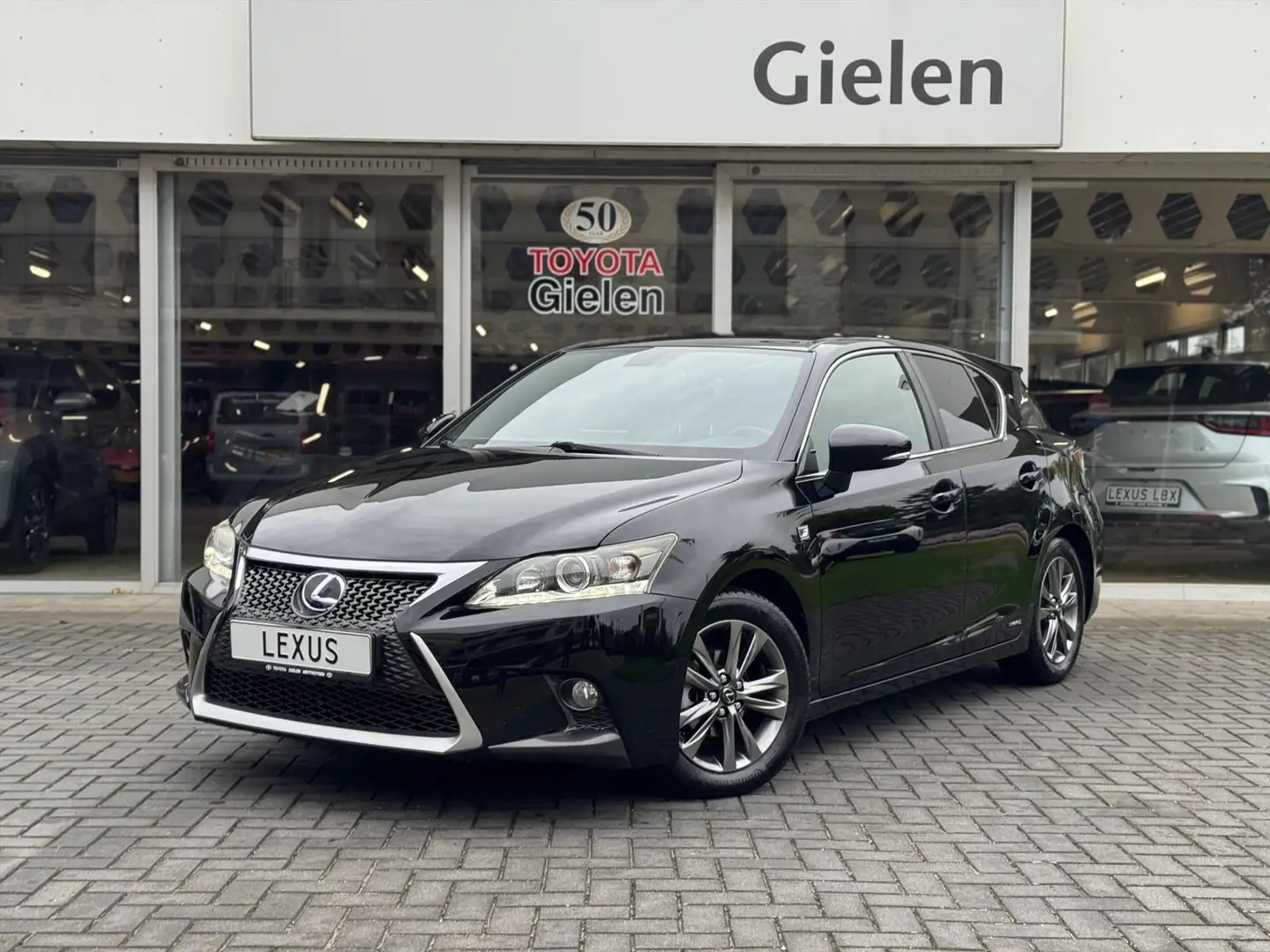 Lexus CT 200h F Sport Line | 2e eigenaar, Navigatie, Stoelverwar Noir - 1
