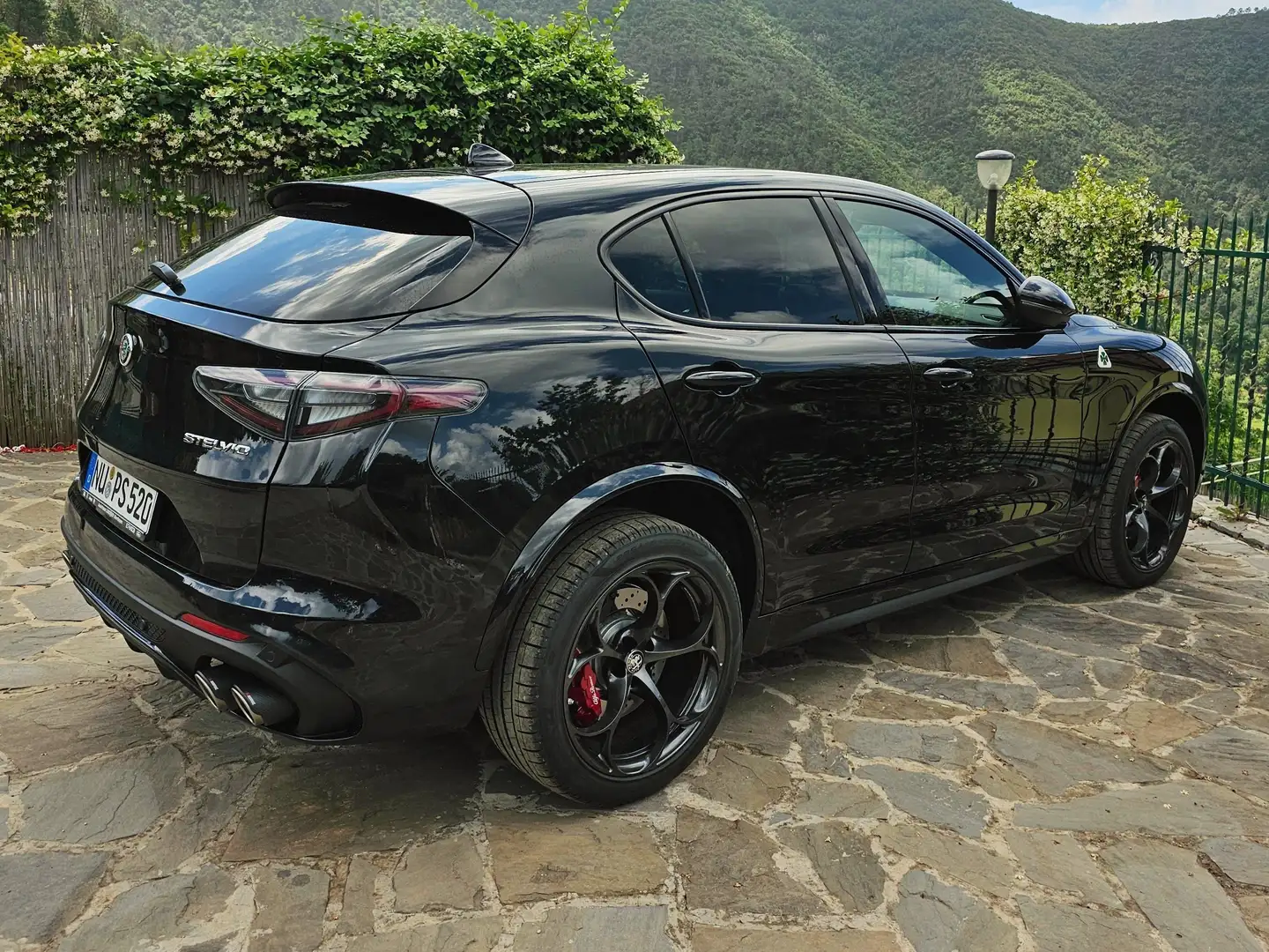 Alfa Romeo Stelvio Quadrifoglio Schwarz - 1