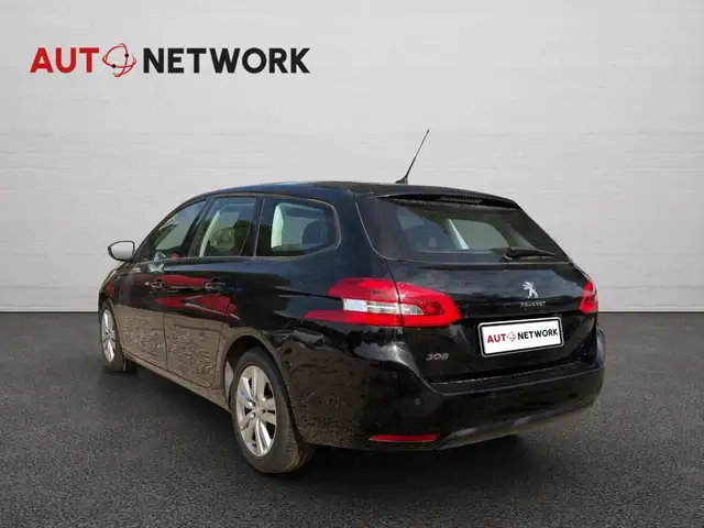 Peugeot 308 view 2