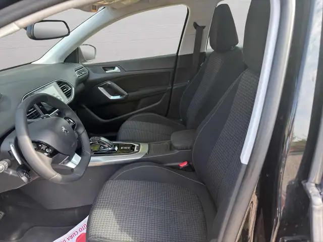 Peugeot 308 view 9