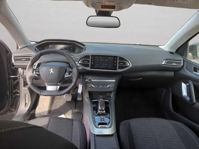 Peugeot 308 view 11