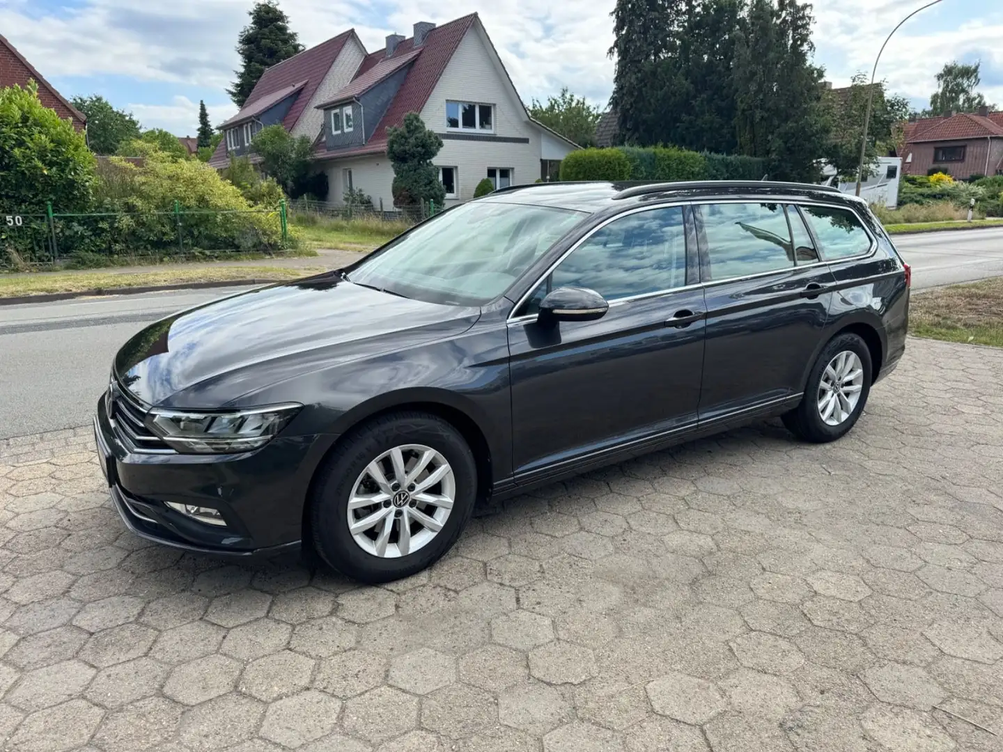 Volkswagen Passat Variant Passat 2.0TDI Automatik Variant Business*LED+AHK Grau - 1