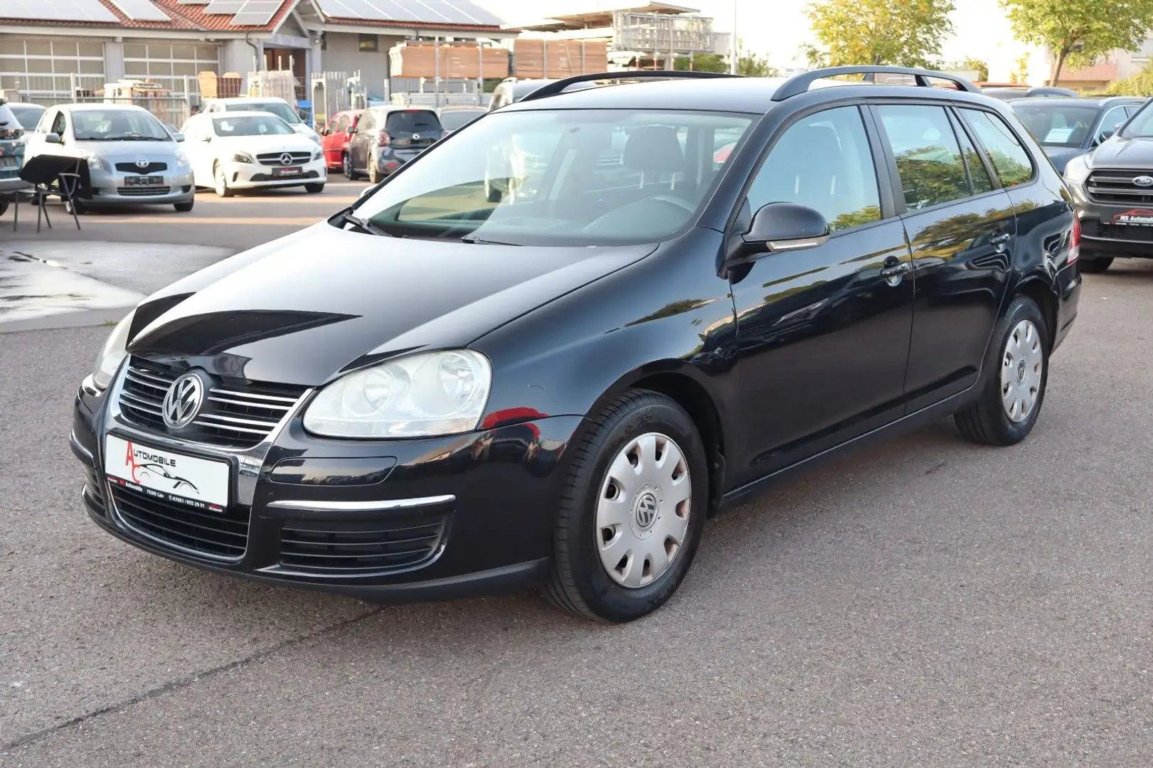 Volkswagen Golf 1.6 Variant Trendline_Tüv_Klim_Navi_StandHz Schwarz - 1