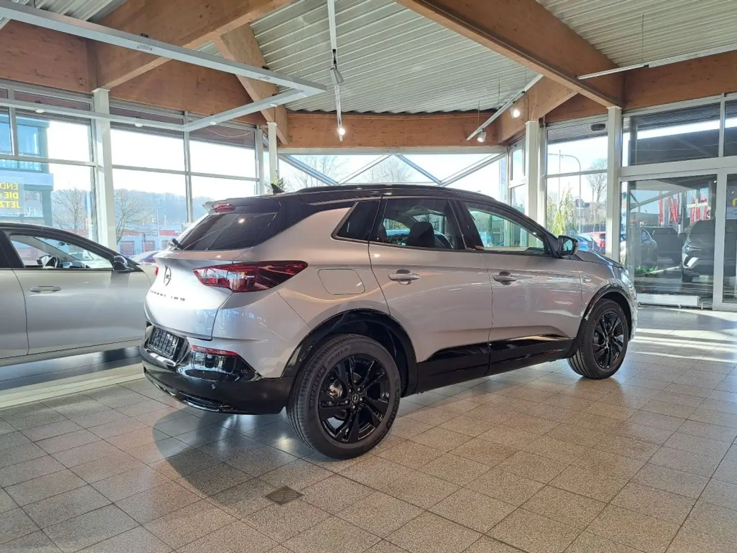 Opel Grandland 1.2 DI GS Silber - 2
